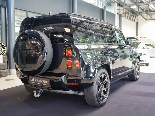 Land Rover Defender view 4