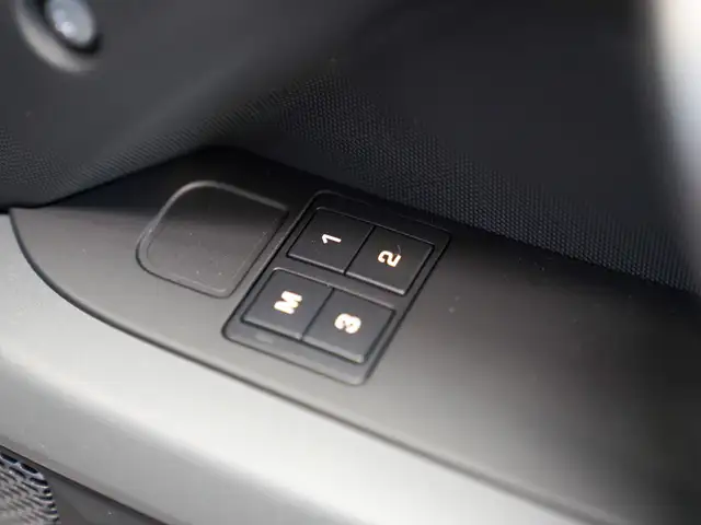 Land Rover Defender view 11