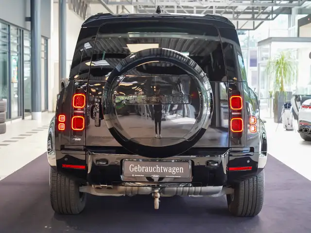 Land Rover Defender view 5
