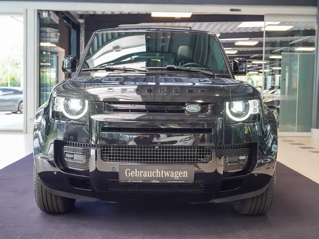 Land Rover Defender view 3