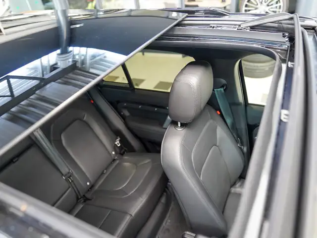 Land Rover Defender view 13