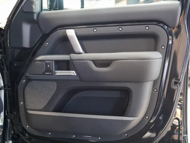 Land Rover Defender view 12