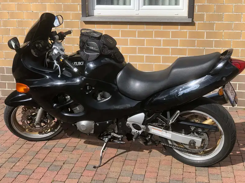 Suzuki GSF 750 - foto 2