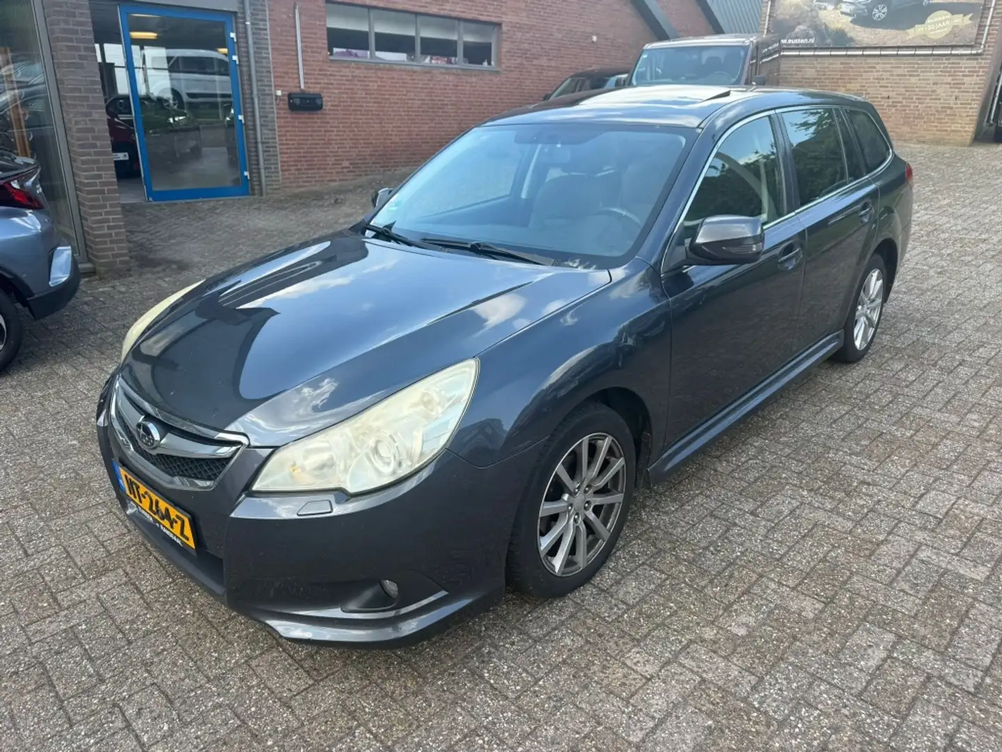 Subaru Legacy Touring Wagon 2.5i Executive AUTOMAAT Grijs - 1