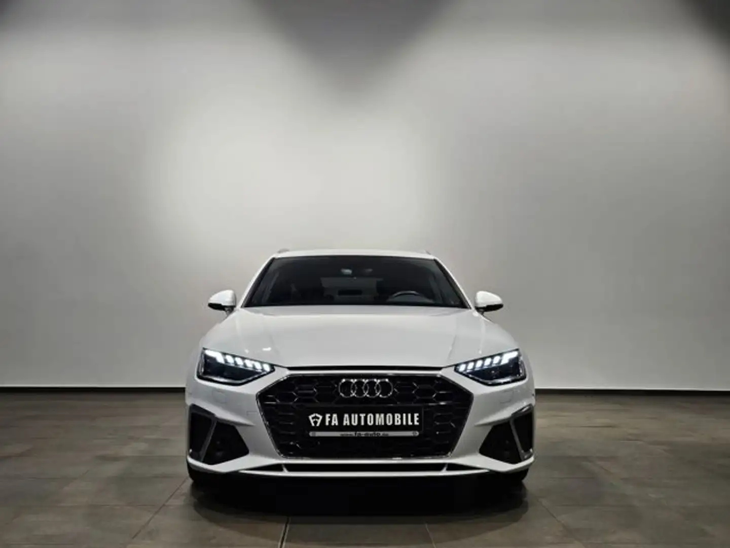 Audi A4 40 TFSI Q 2x S Line Matrix AHK Standheizung Bílá - 2