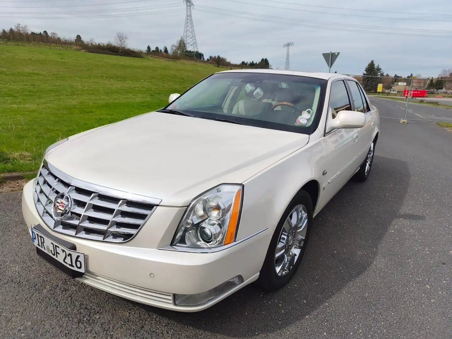 Cadillac DTS Weiß - 2