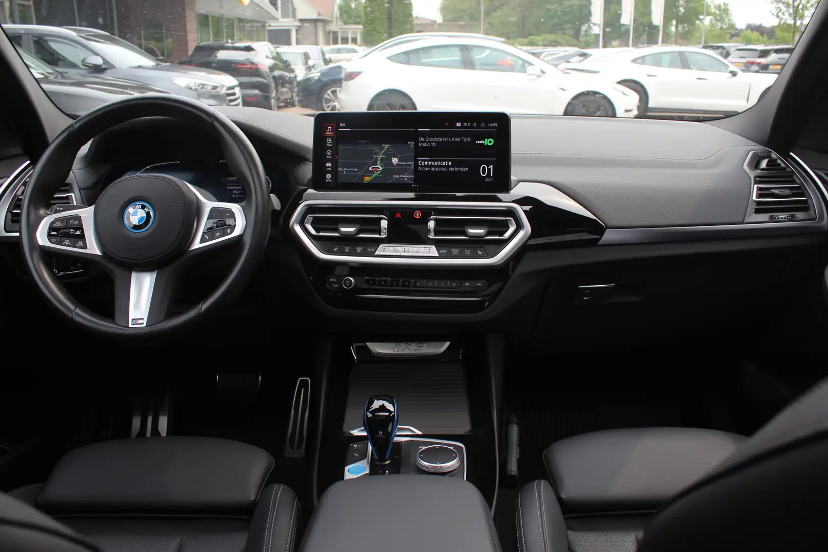 BMW iX3 Exe. M Sport 80 kWh / SoH 99% / Trekhaak / Panoram Grijs - 2