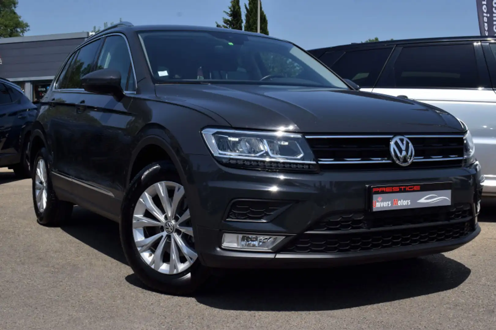 Volkswagen Tiguan 1.6 TDI 115CH CONFORTLINE BUSINESS Gris - 1