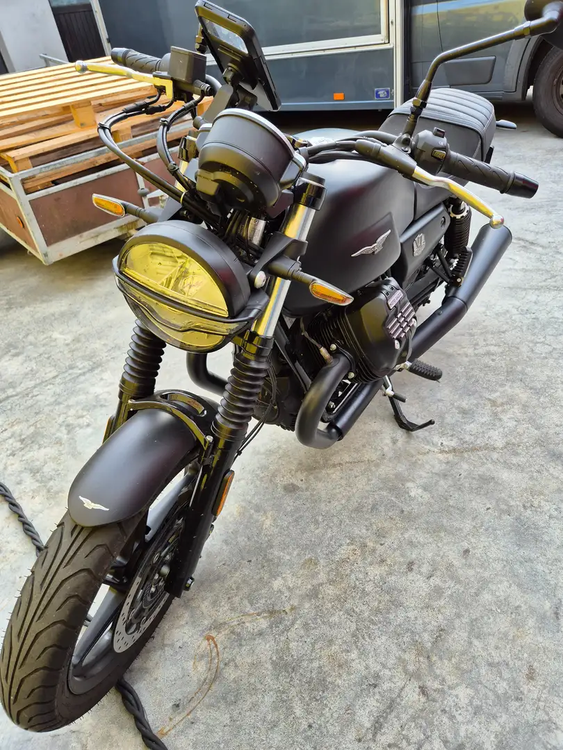 Moto Guzzi V 7 V7Stone Zwart - 1