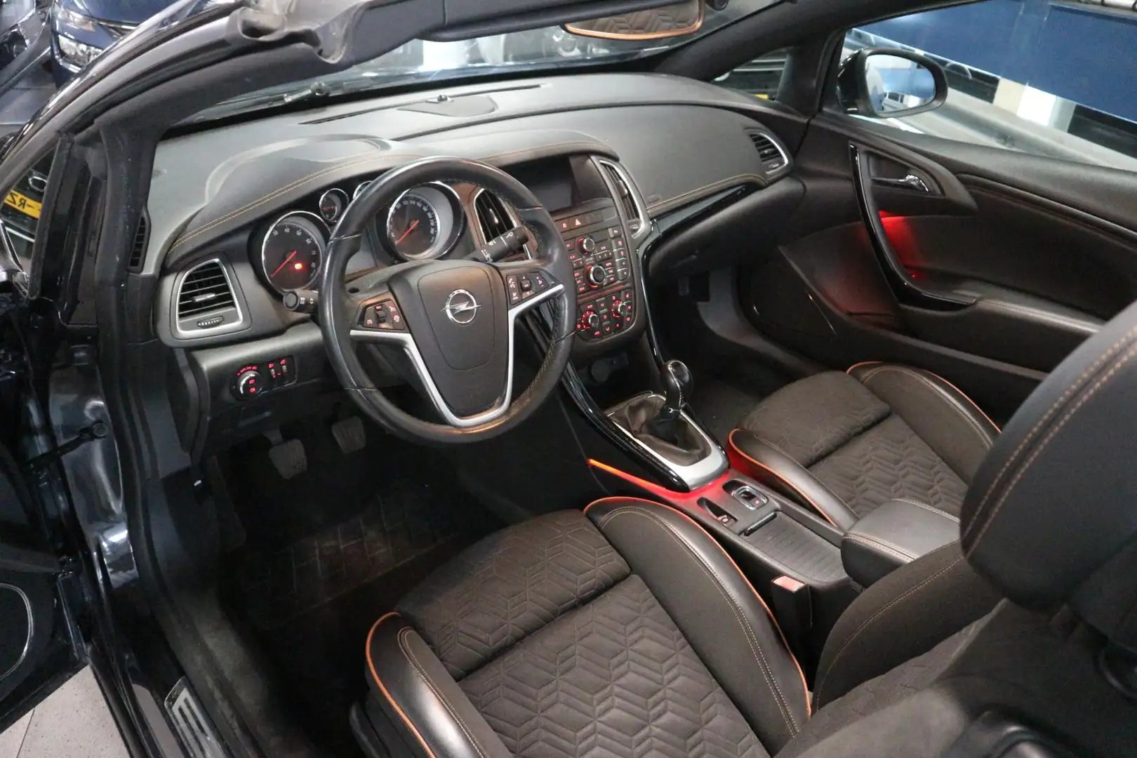 Opel Cascada 1.4 Turbo ecoFLEX Cosmo FULL SERVICE/ NAP/ 12 MAAN Zwart - 2