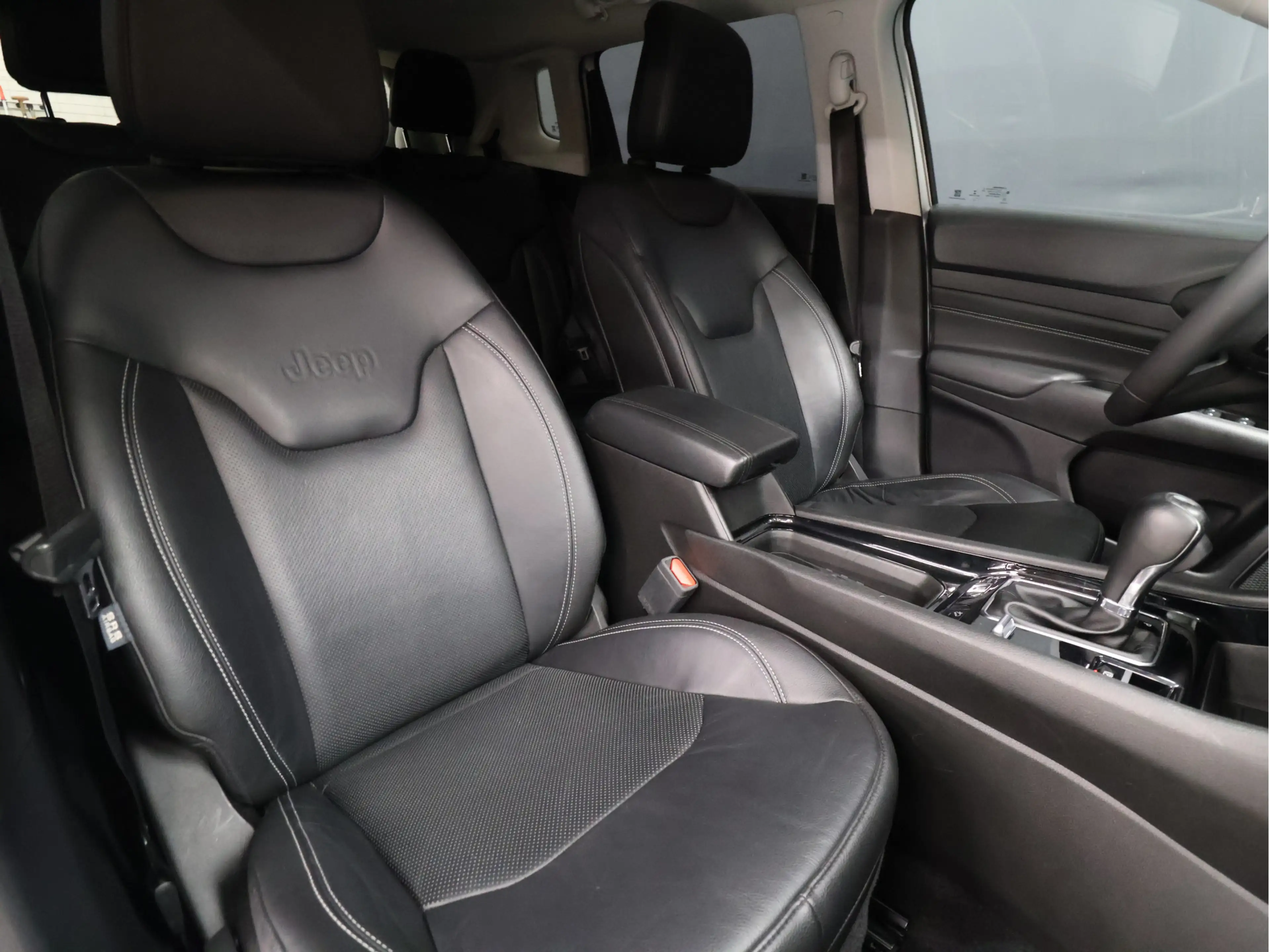 Jeep Compass 4xe 240 Plug-in Hybrid Electric S 4WD [APPLE CARPL — photo 5