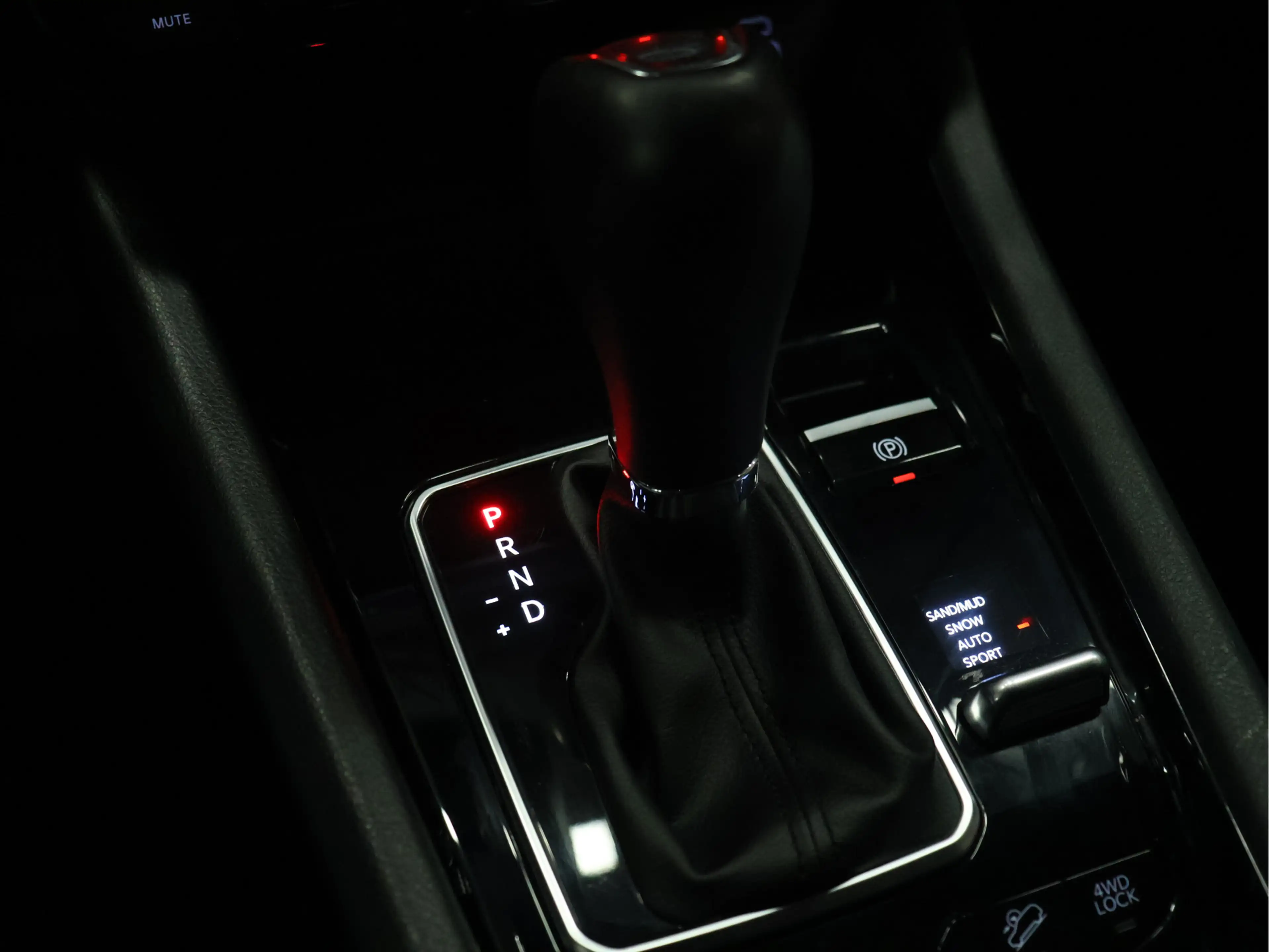 Jeep Compass 4xe 240 Plug-in Hybrid Electric S 4WD [APPLE CARPL — photo 17