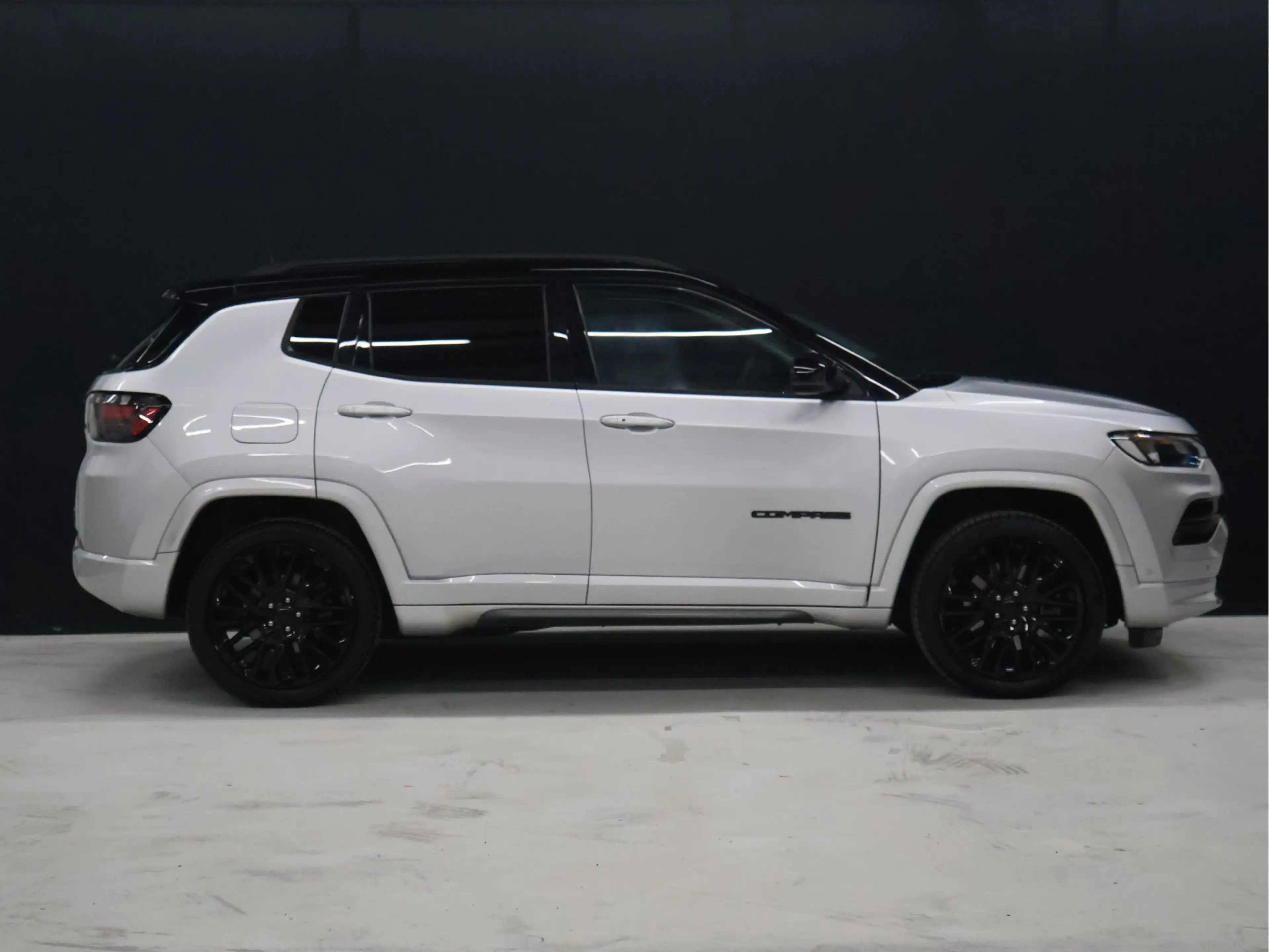 Jeep Compass 4xe 240 Plug-in Hybrid Electric S 4WD [APPLE CARPL — photo 6