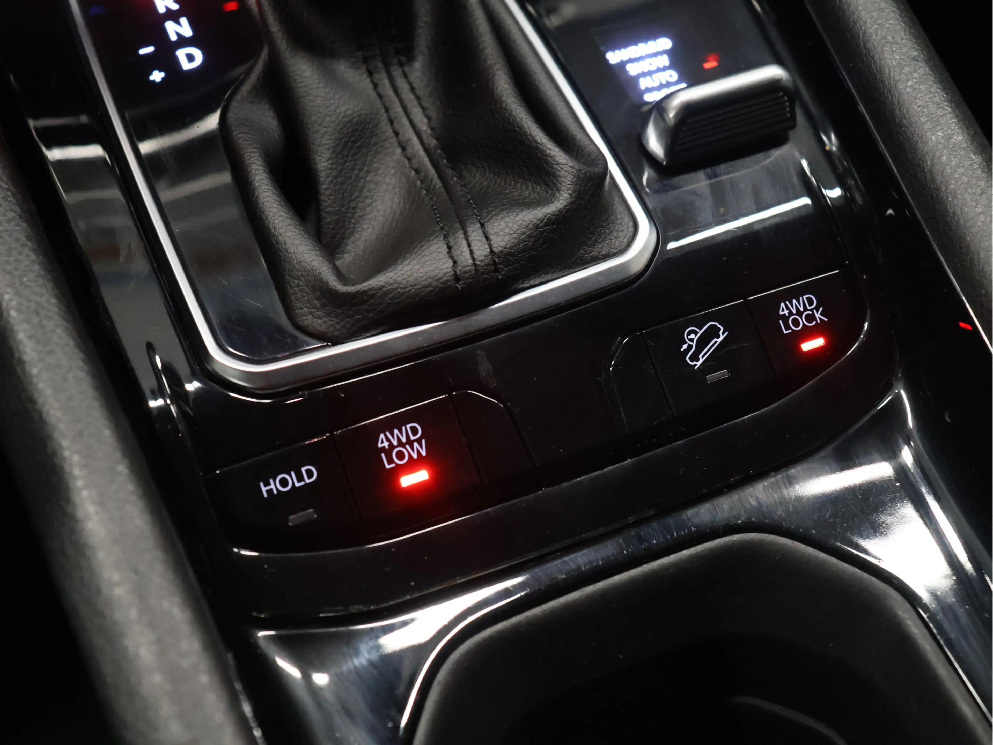 Jeep Compass 4xe 240 Plug-in Hybrid Electric S 4WD [APPLE CARPL — photo 18