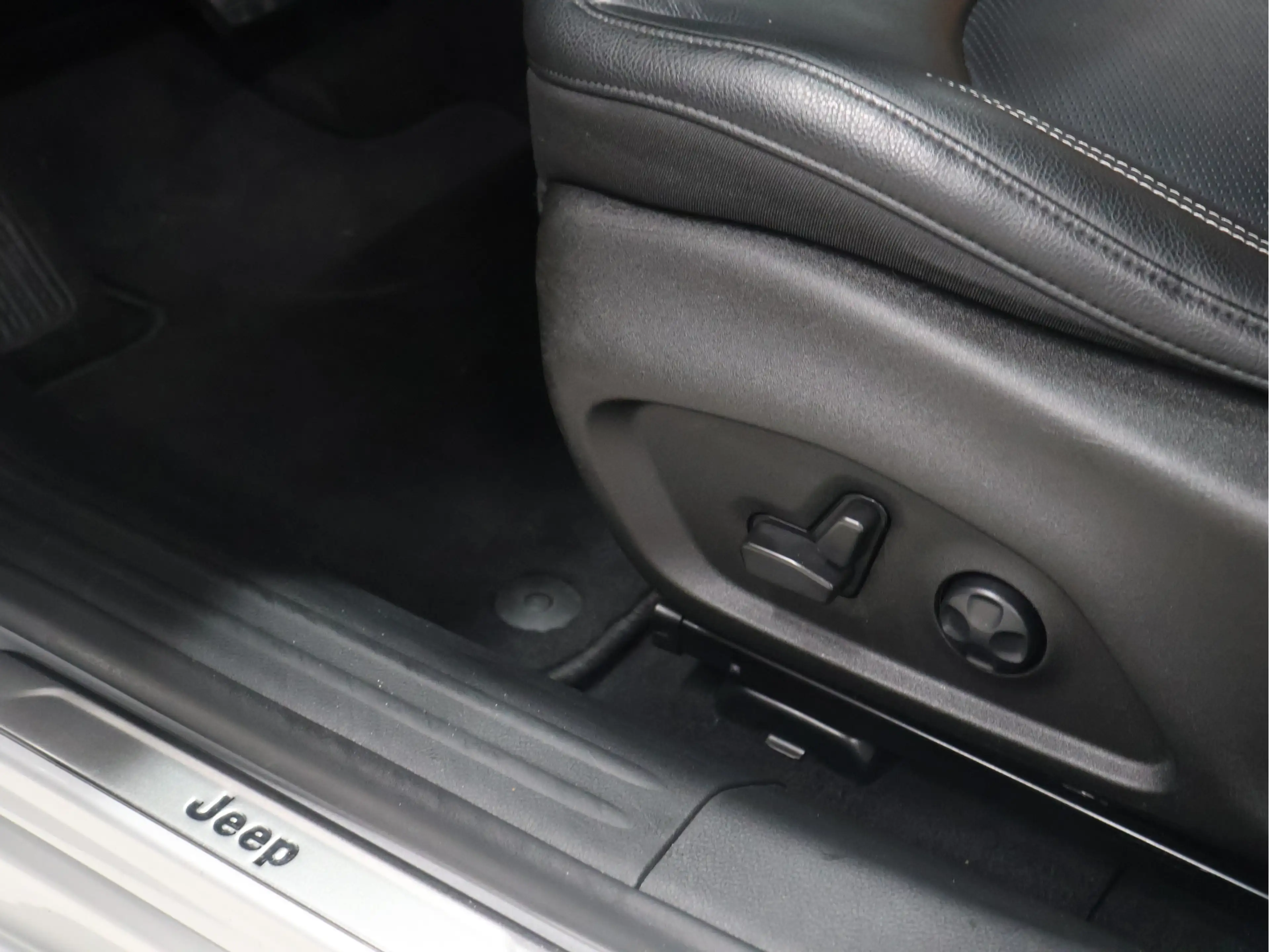 Jeep Compass 4xe 240 Plug-in Hybrid Electric S 4WD [APPLE CARPL — photo 10