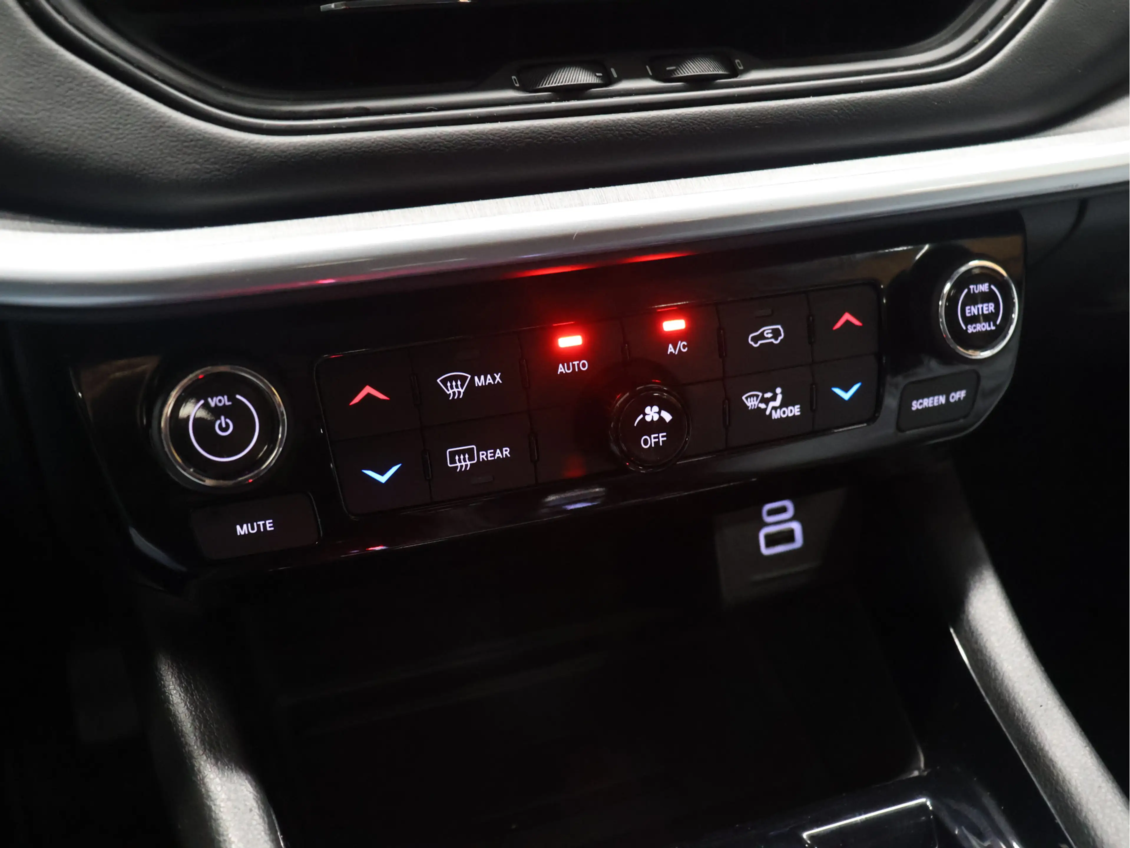 Jeep Compass 4xe 240 Plug-in Hybrid Electric S 4WD [APPLE CARPL — photo 16