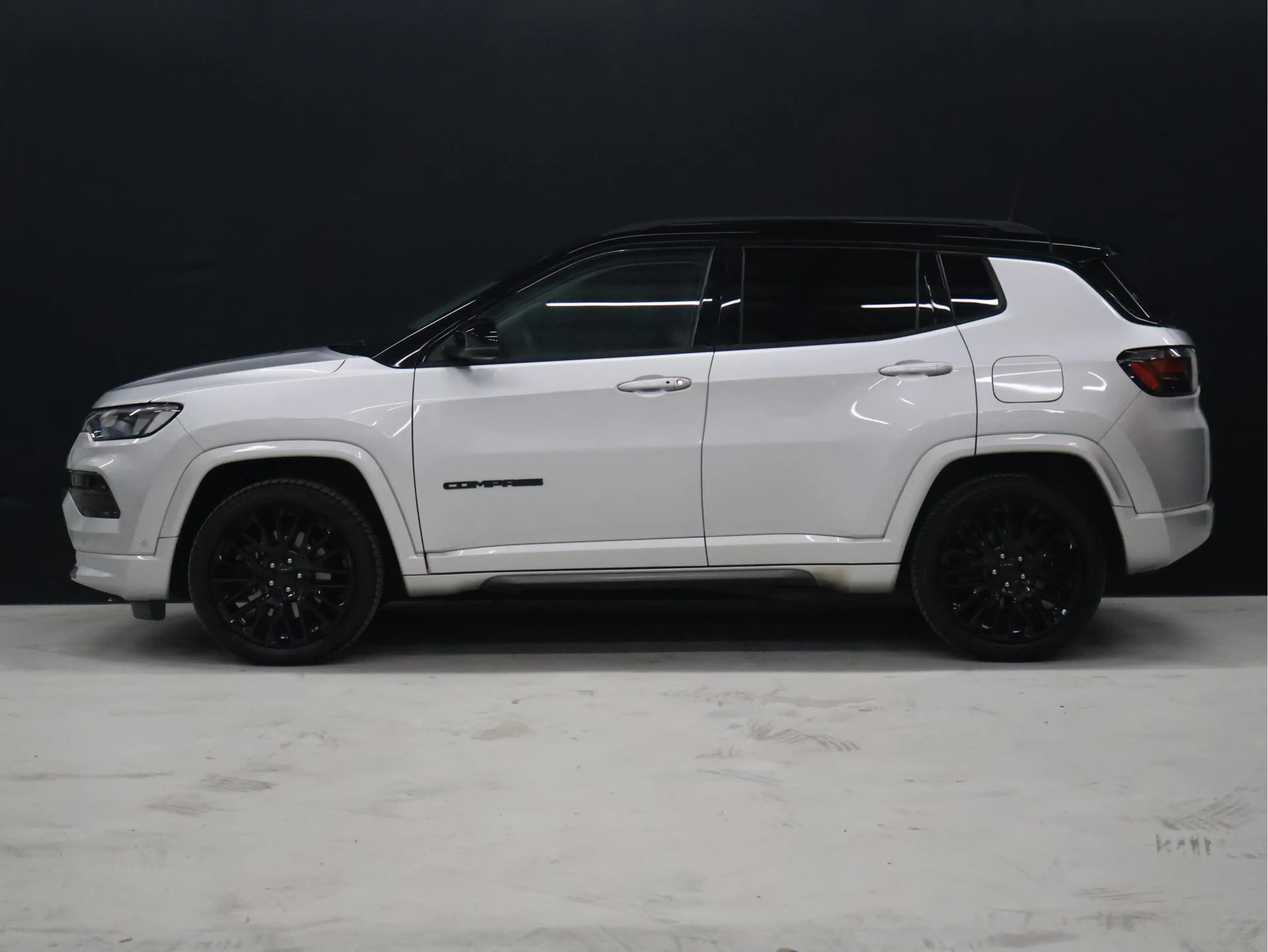 Jeep Compass 4xe 240 Plug-in Hybrid Electric S 4WD [APPLE CARPL — photo 2