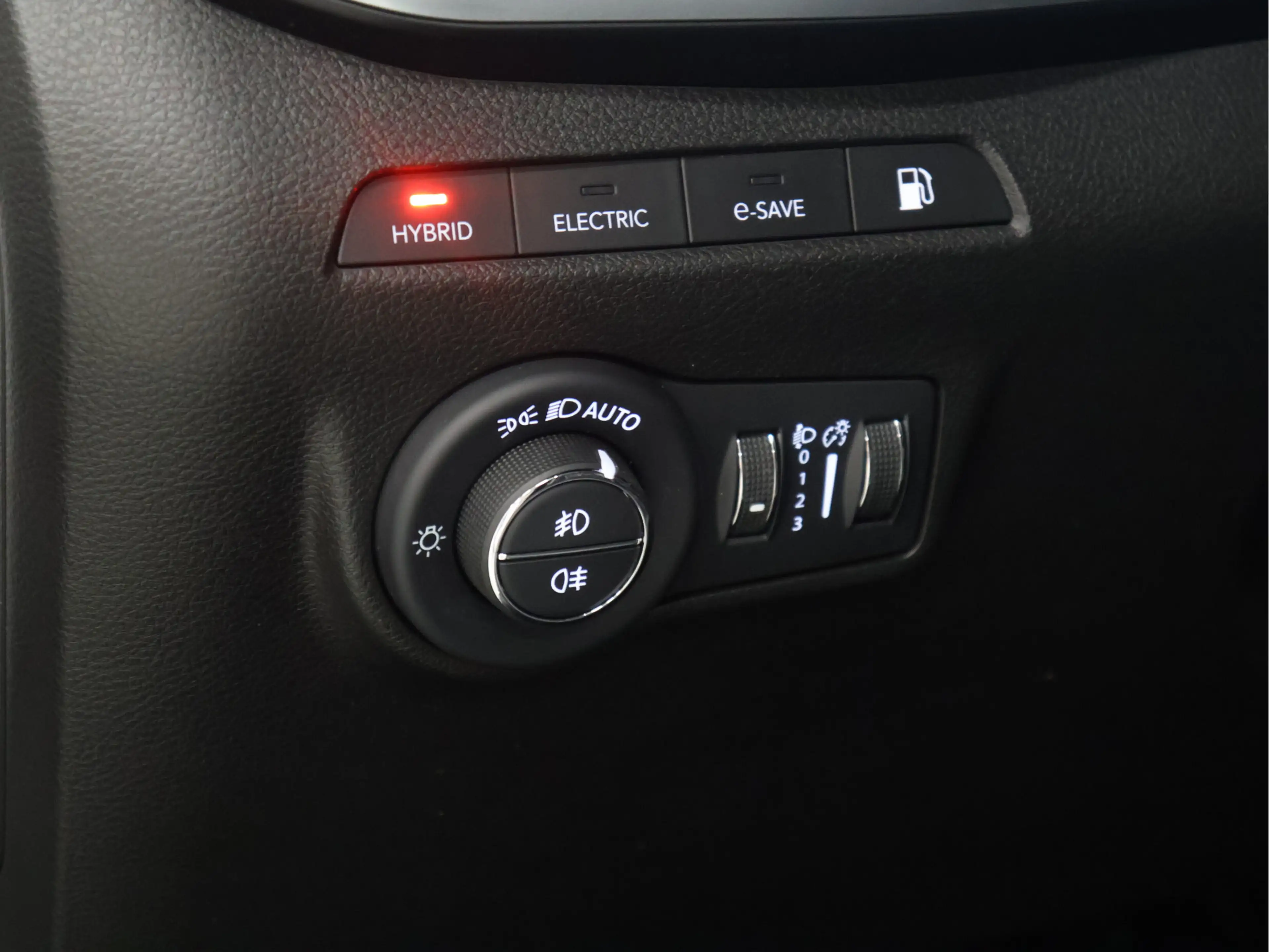 Jeep Compass 4xe 240 Plug-in Hybrid Electric S 4WD [APPLE CARPL — photo 11