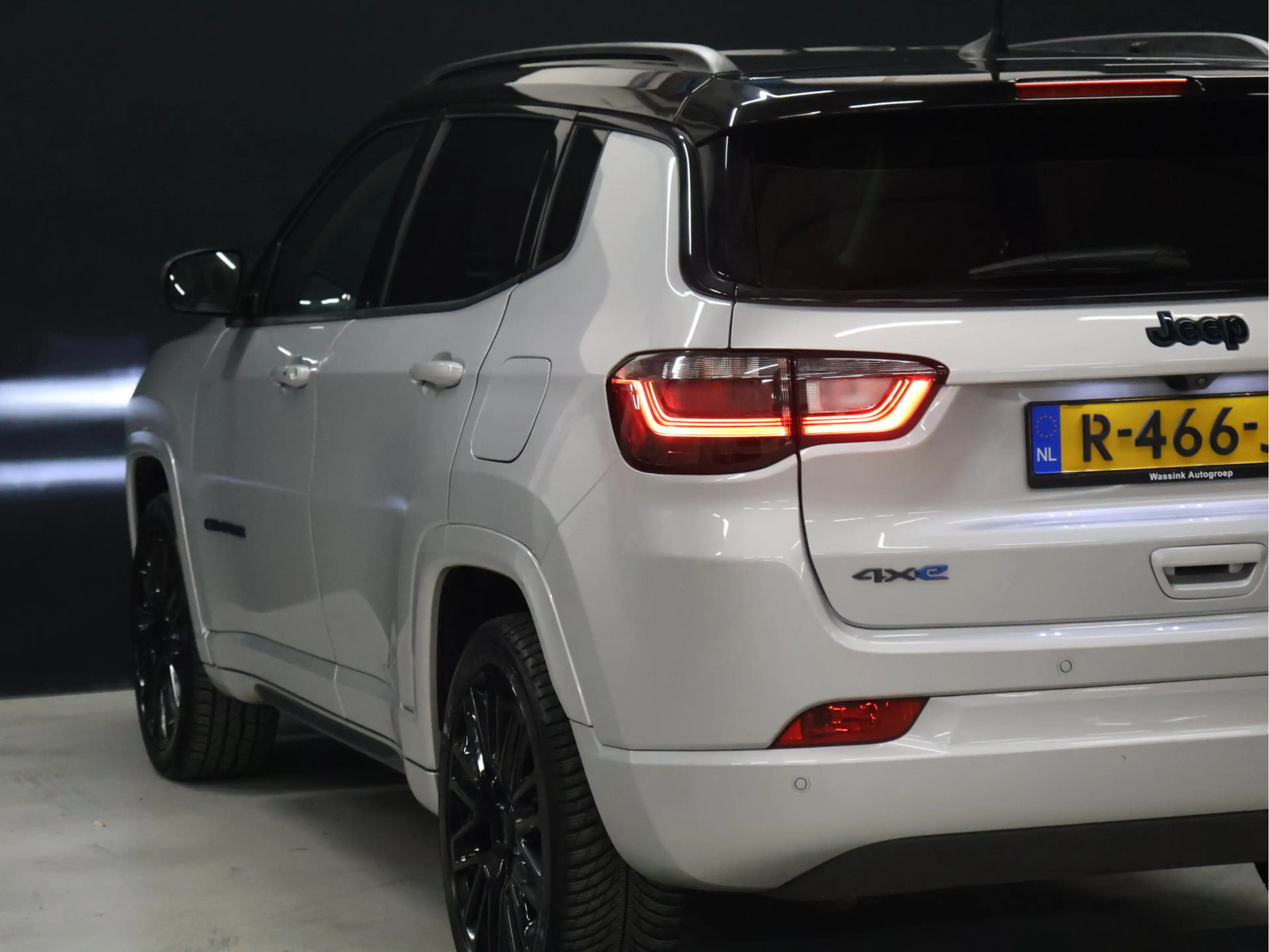 Jeep Compass 4xe 240 Plug-in Hybrid Electric S 4WD [APPLE CARPL — photo 24
