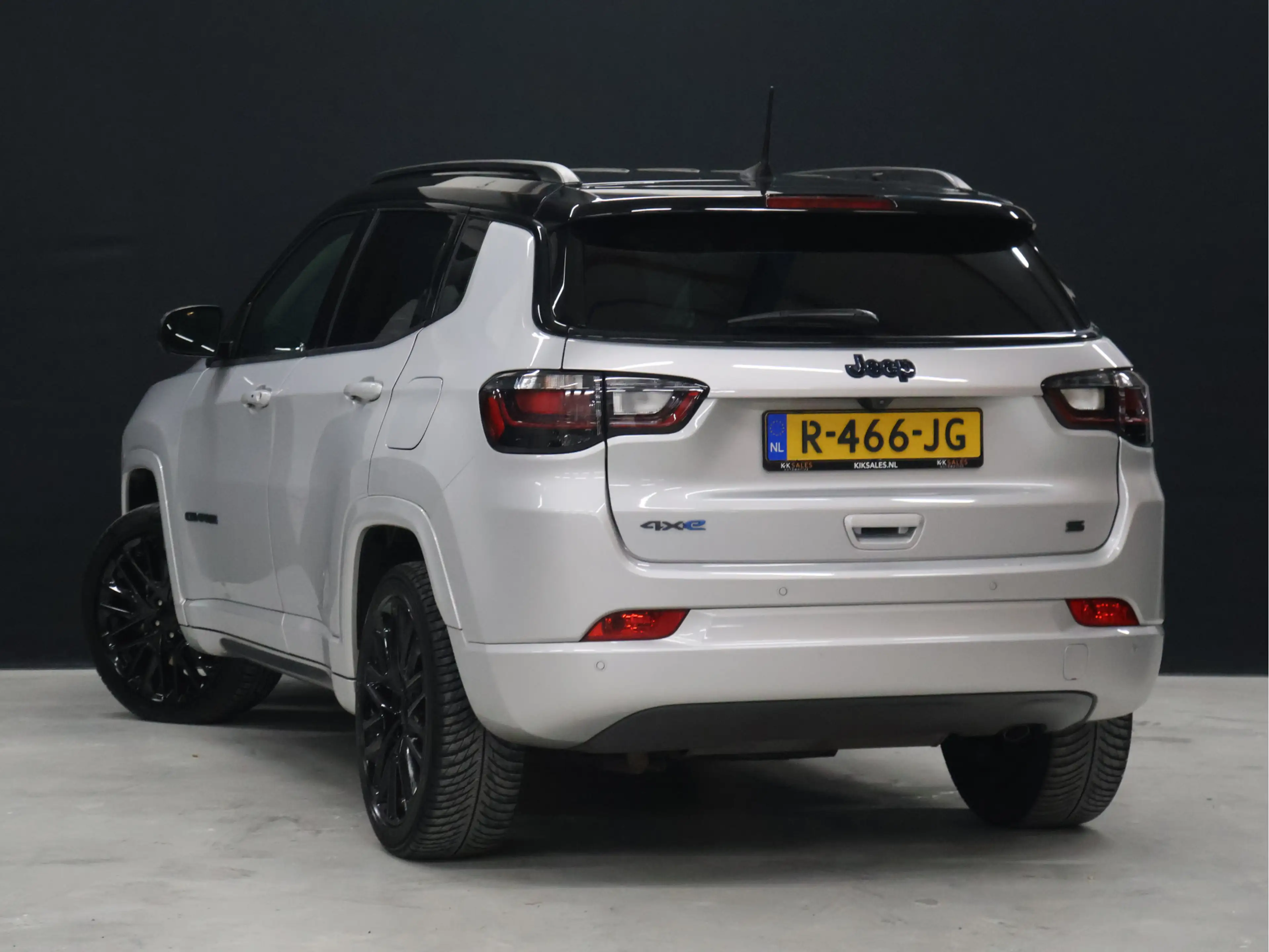 Jeep Compass 4xe 240 Plug-in Hybrid Electric S 4WD [APPLE CARPL — photo 3