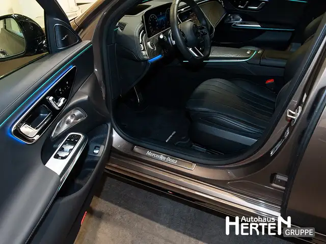 Mercedes-Benz E-Class view 12
