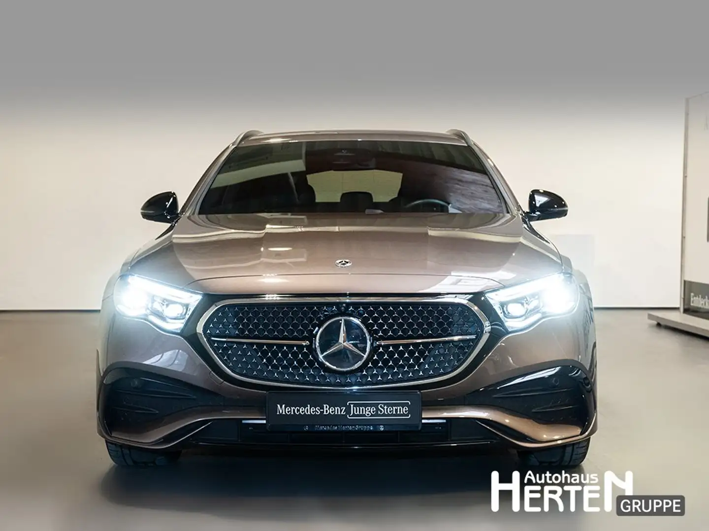 Mercedes-Benz E 450 d 4Matic AMG PREMIUM+NIGHT+HUD+DIGITAL+360 Braun - 2