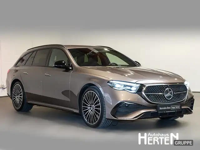 Mercedes-Benz E-Class view 3