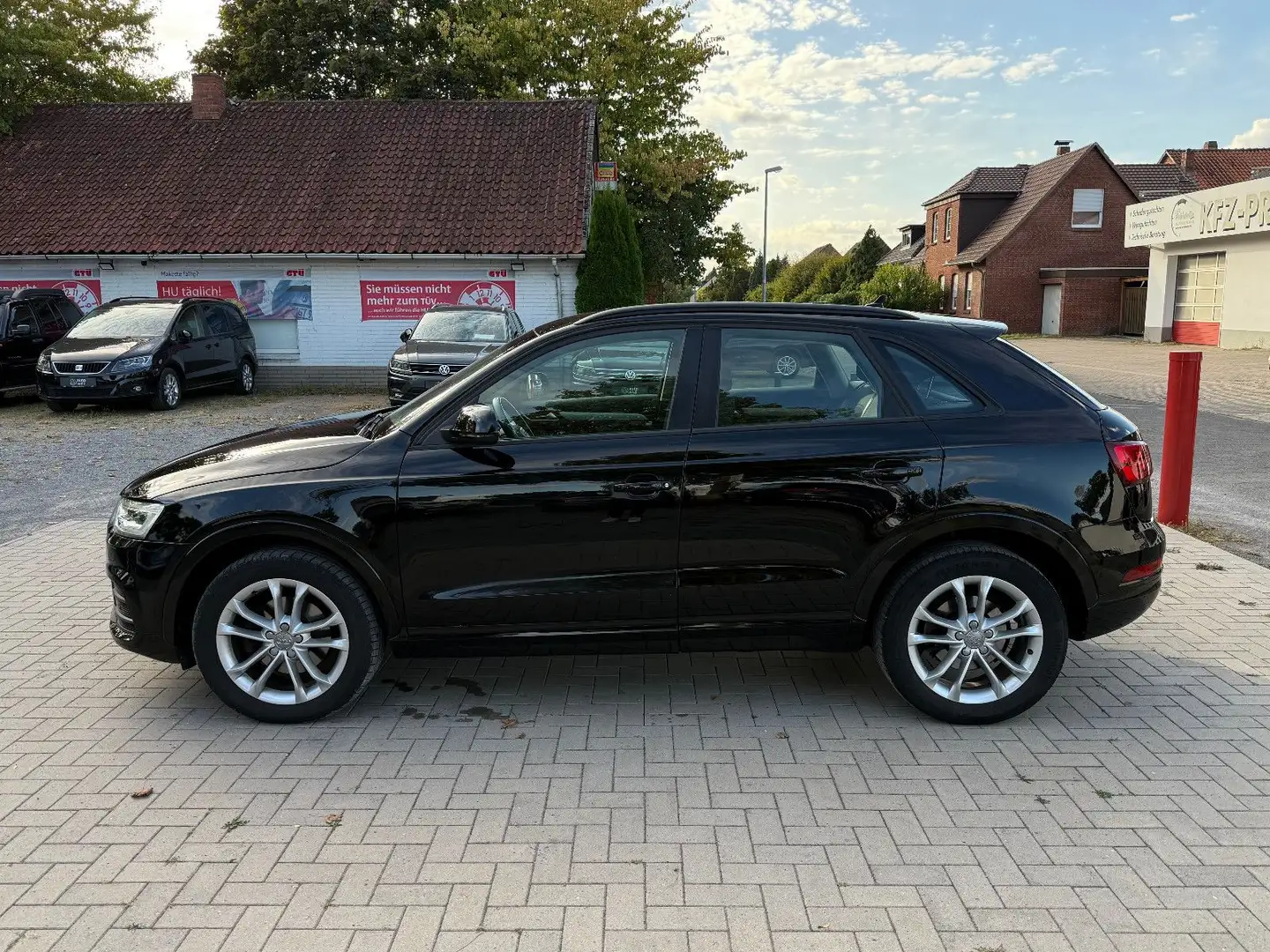 Audi Q3 1.4, Aut., Sport, LED, TÜV neu Schwarz - 2