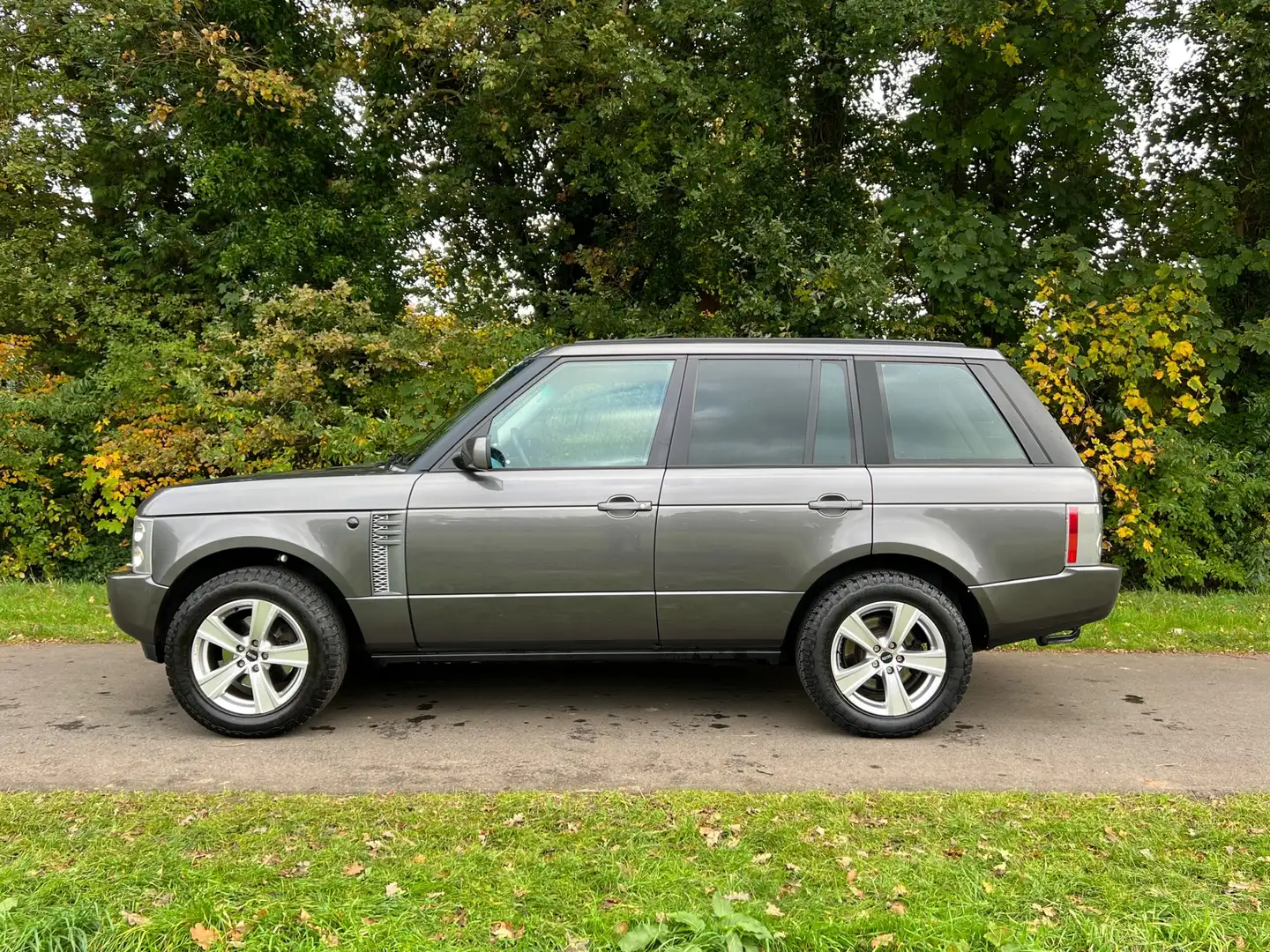 Land Rover Range Rover 4.4 V8 Vogue | Schuif/ kanteldak + Cruise Nu € 3.9 Grijs - 2