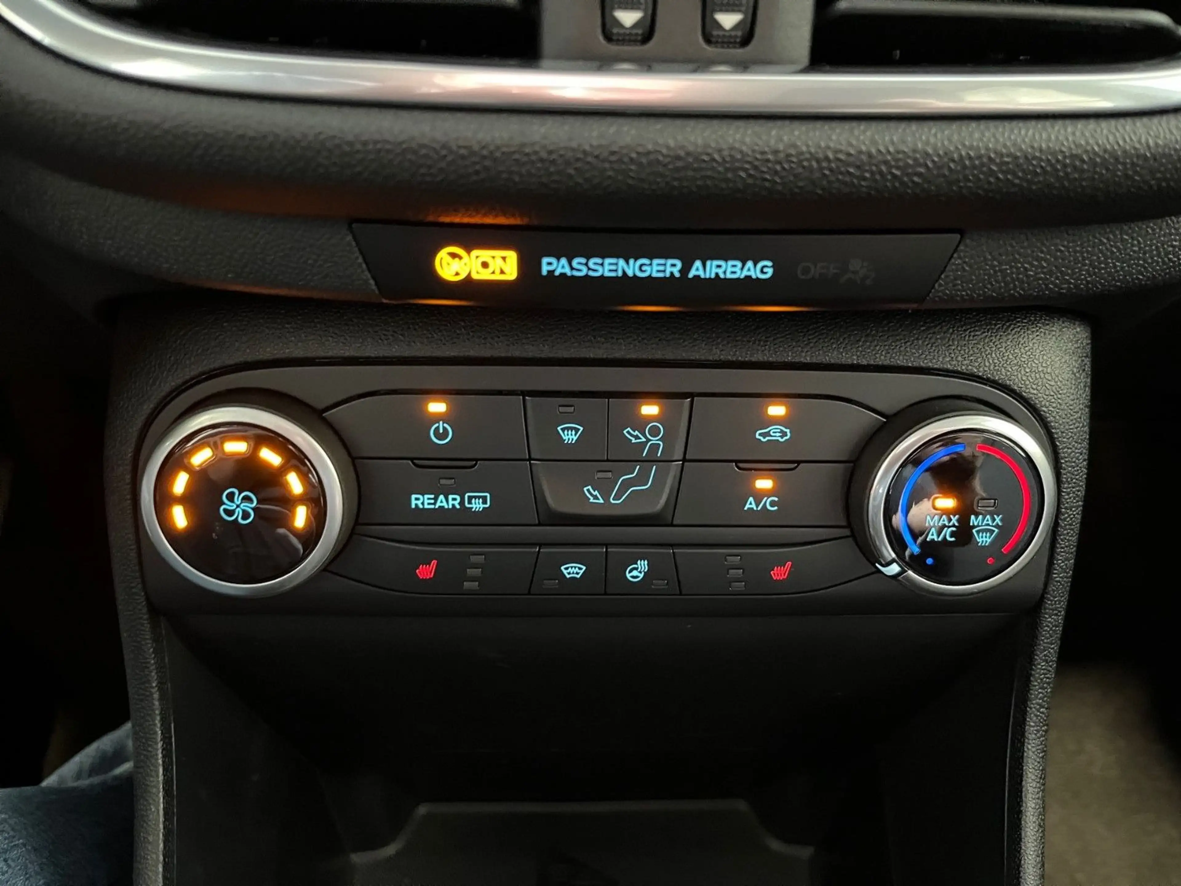 Ford Fiesta Cool & Connect AppLink Navi Klima — photo 14