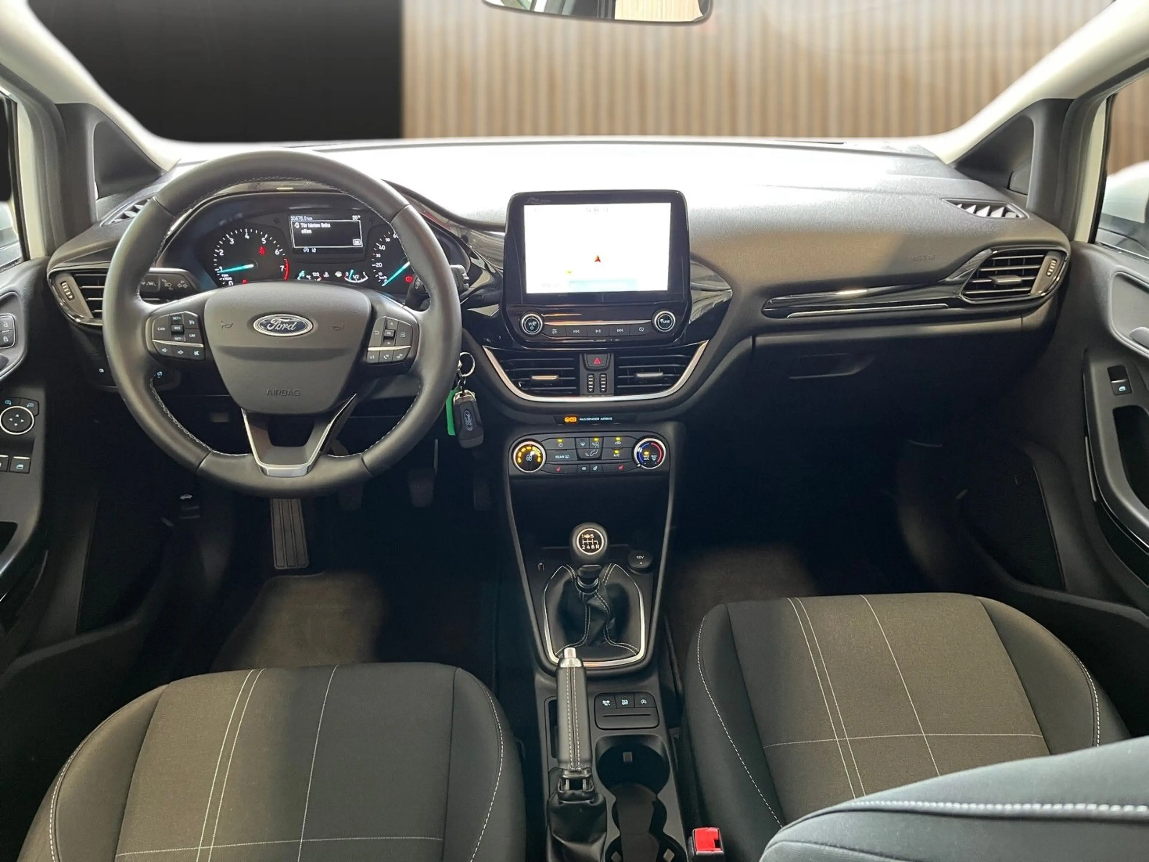 Ford Fiesta Cool & Connect AppLink Navi Klima — photo 10