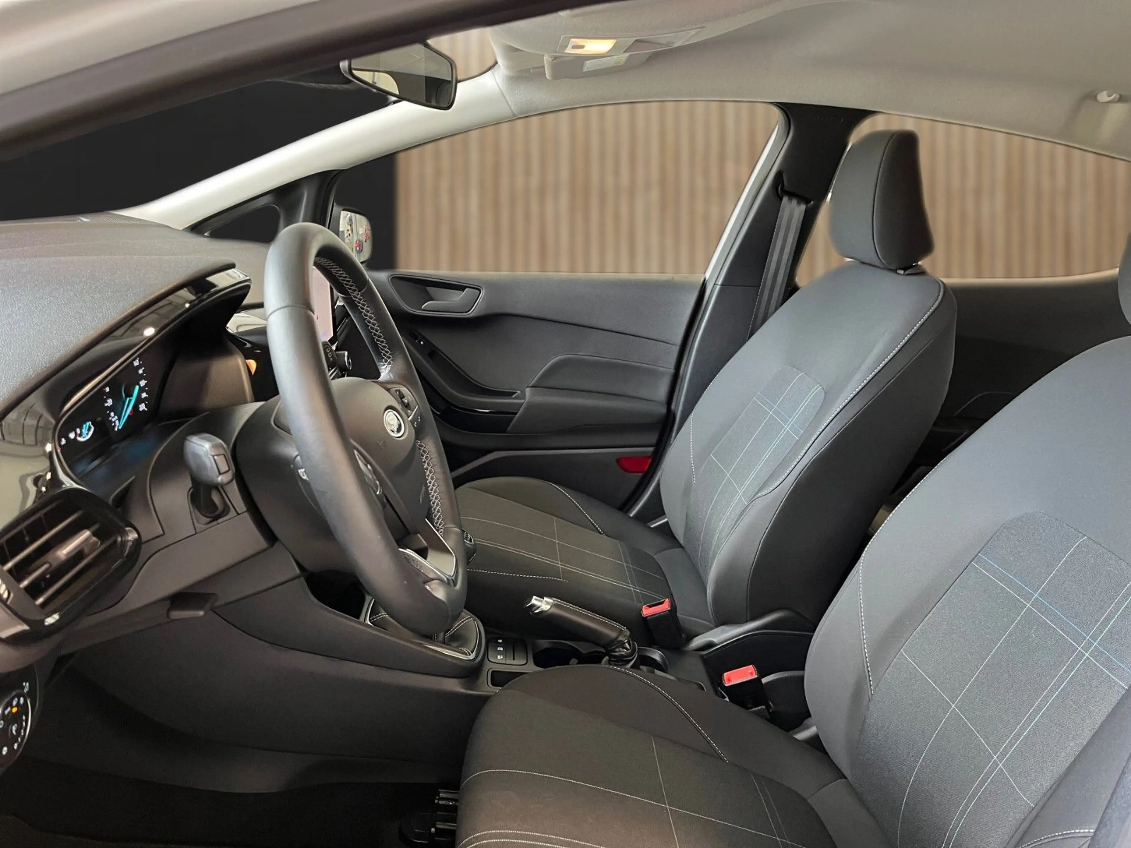 Ford Fiesta Cool & Connect AppLink Navi Klima — photo 7