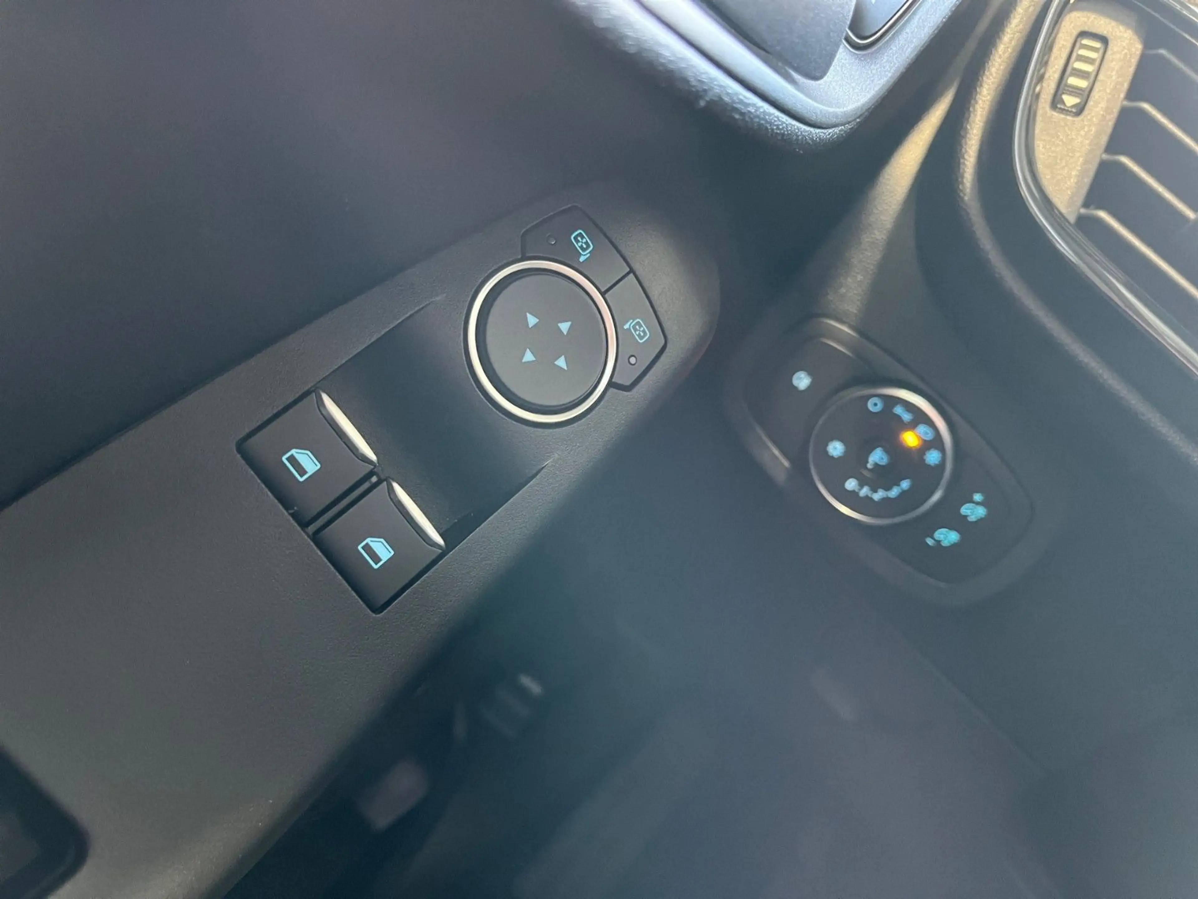 Ford Fiesta Cool & Connect AppLink Navi Klima — photo 15