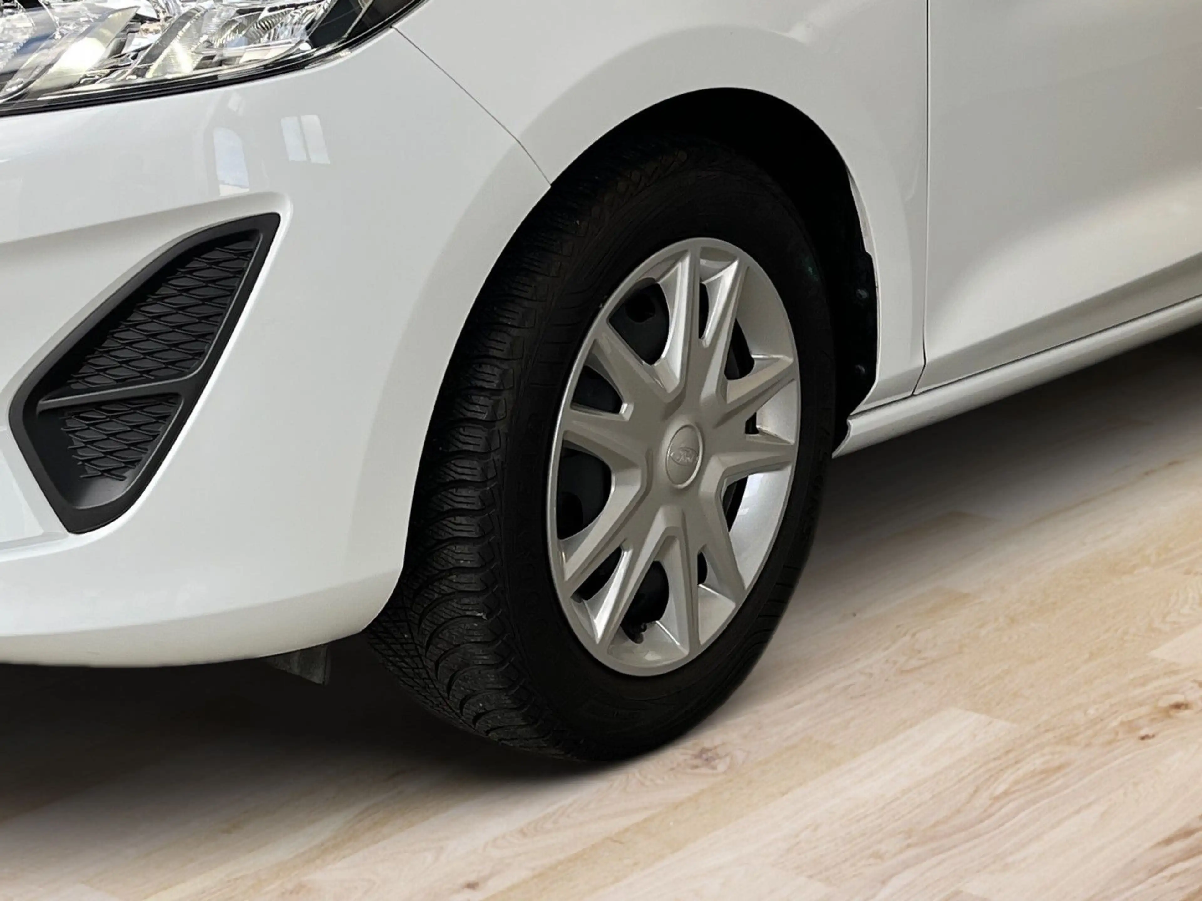 Ford Fiesta Cool & Connect AppLink Navi Klima — photo 6