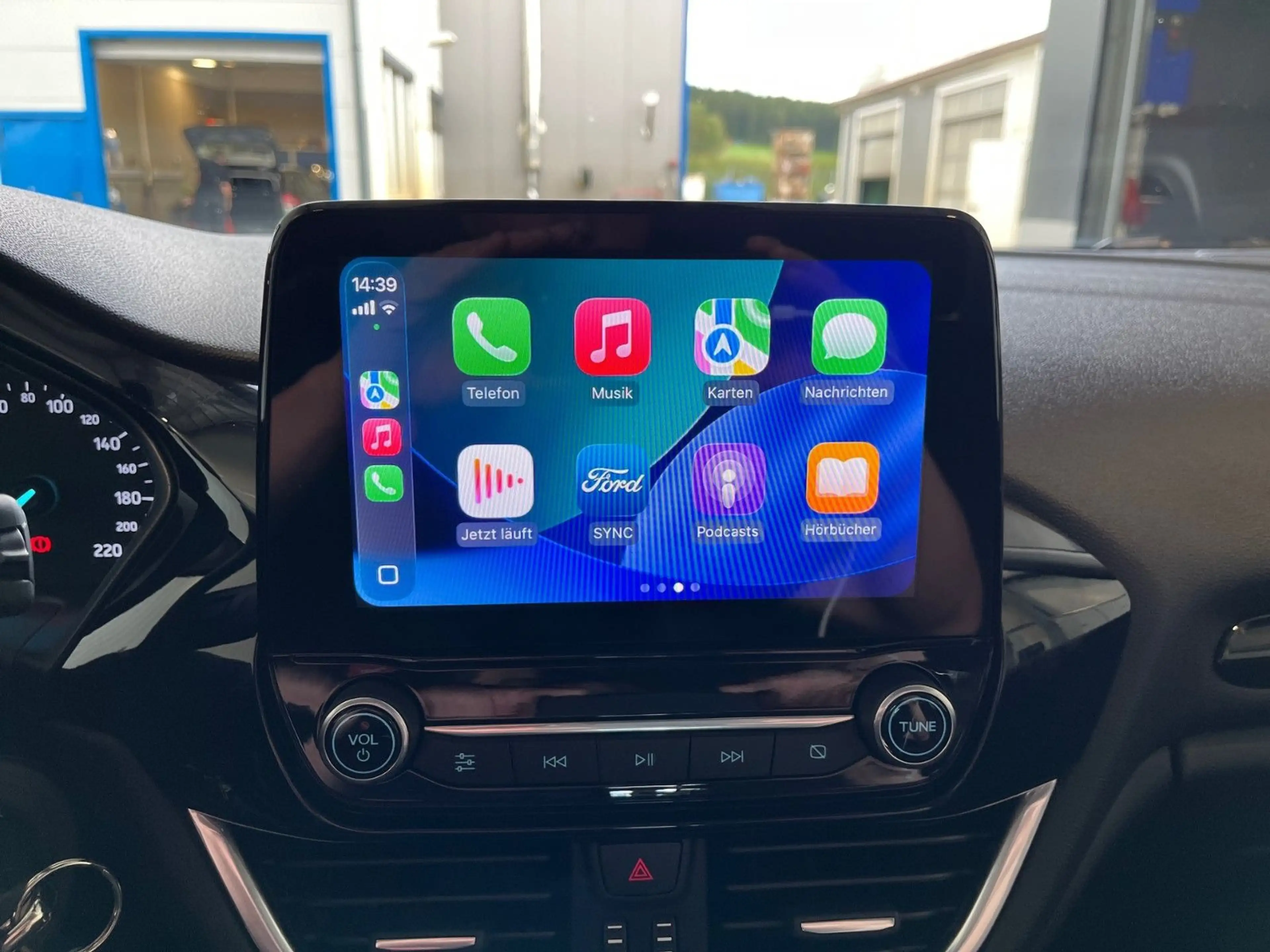 Ford Fiesta Cool & Connect AppLink Navi Klima — photo 13