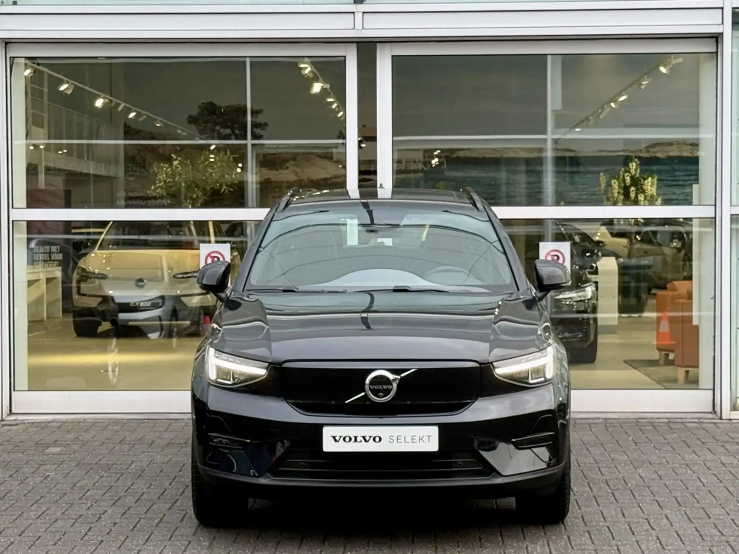 Volvo EX40 Extended Range Ultra 82 kWh/252PK| Full Options! B Nero - 2