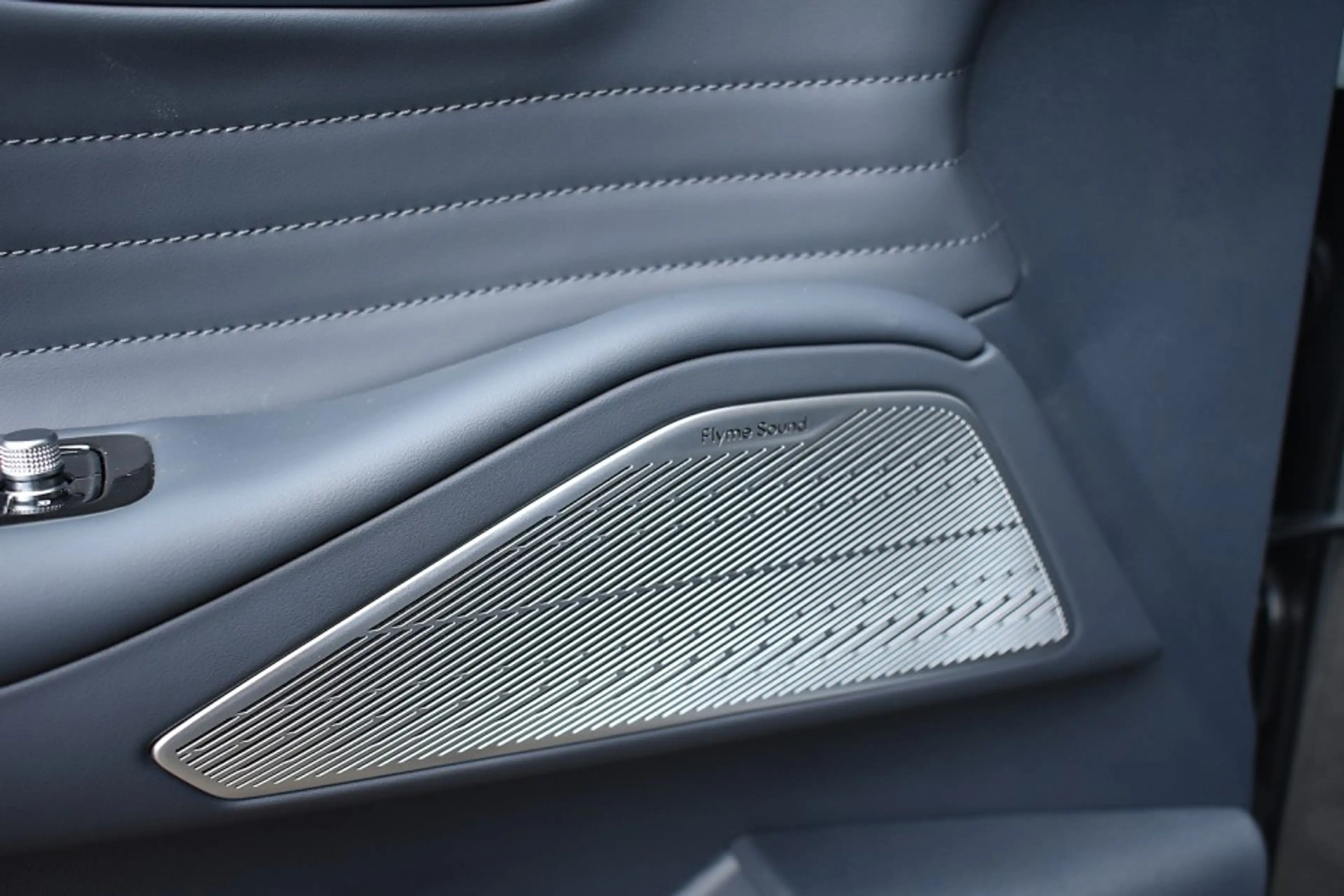 Geely Starray EM-i EM-i Max + PHEV Long Range/136km WLTP /Pano/Leer e — photo 11