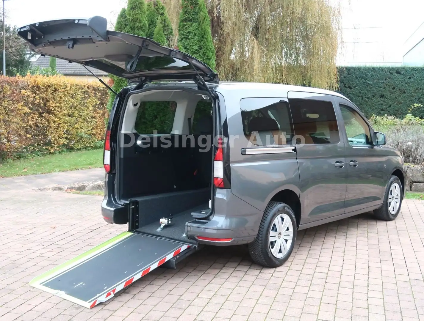 Volkswagen Caddy Maxi DSG *NAVI* PARAVAN BEHINDERTENUMBAU Grau - 1
