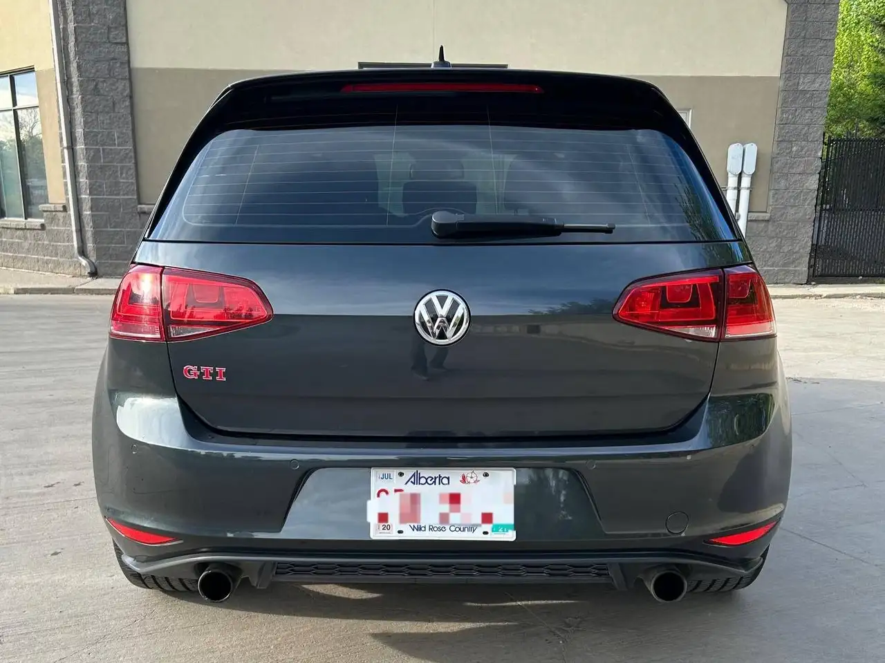 Volkswagen Golf GTI снимка Volkswagen Golf GTI