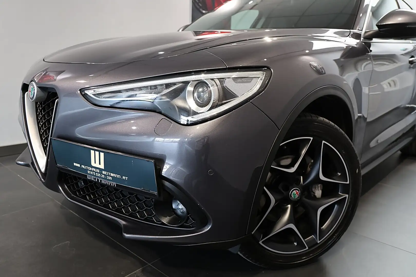 Alfa Romeo Stelvio Super 2,2 ATX AWD Grau - 2