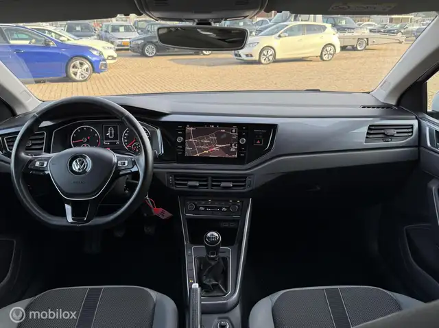 Volkswagen Polo view 2