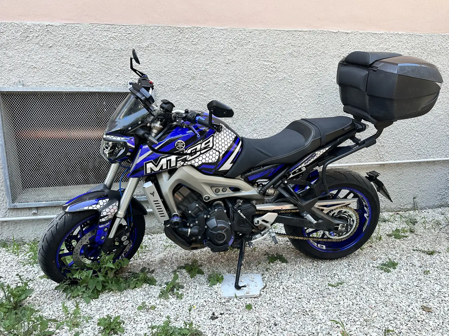 Yamaha MT-09 sport - 1