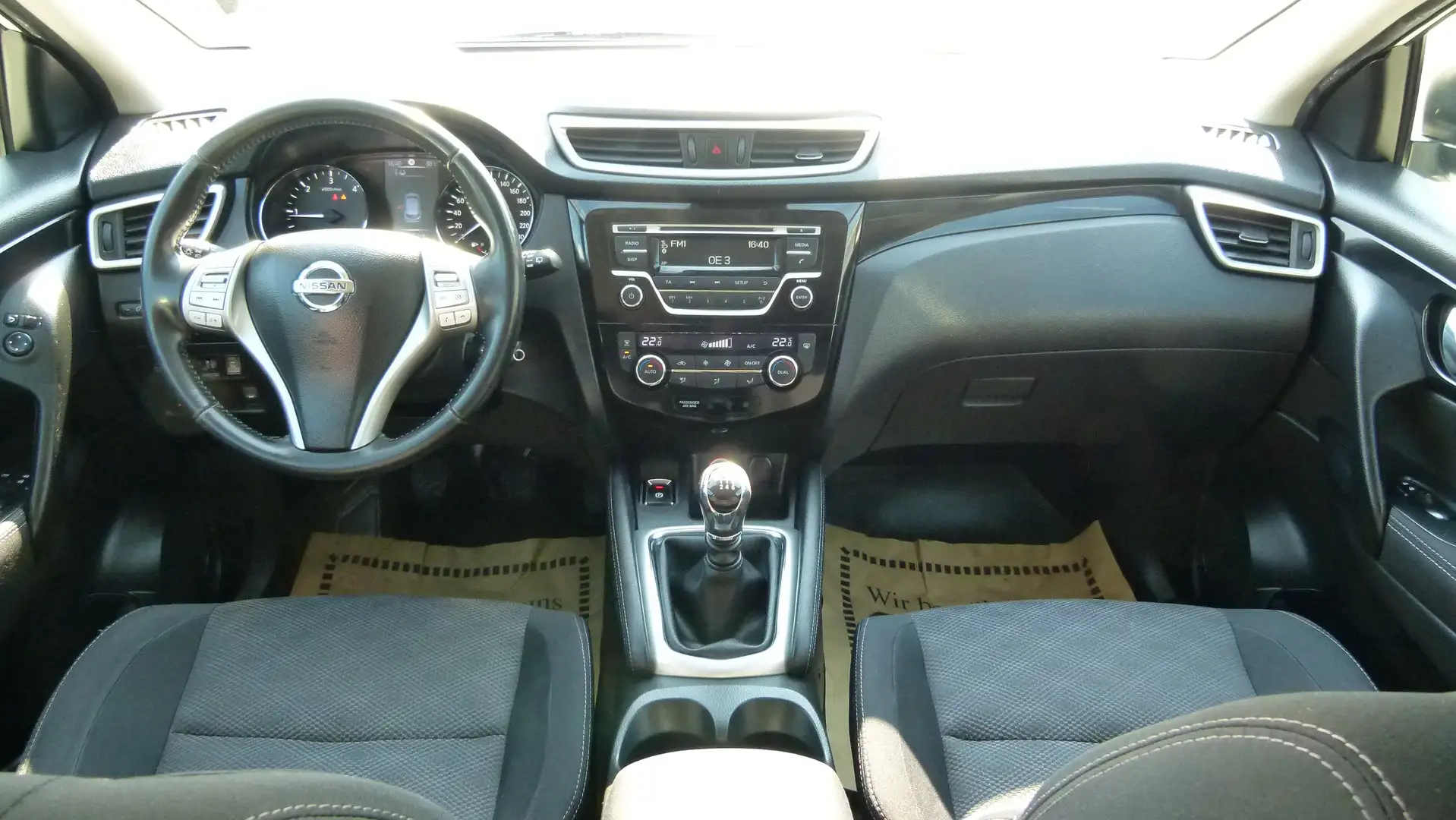 Nissan Qashqai 1,6 dCi ALL-MODE 4x4i AHK Weiß - 2