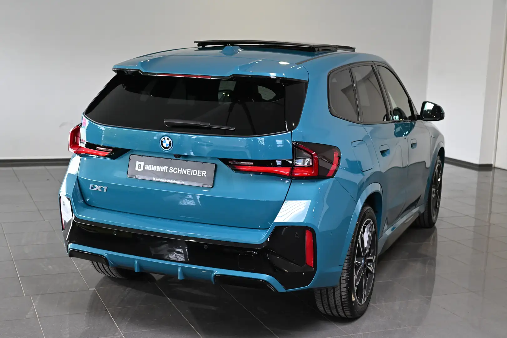 BMW X1 30 xDrive M Sport Pro AHK Pano HUD H&K AC-22 Bleu - 2