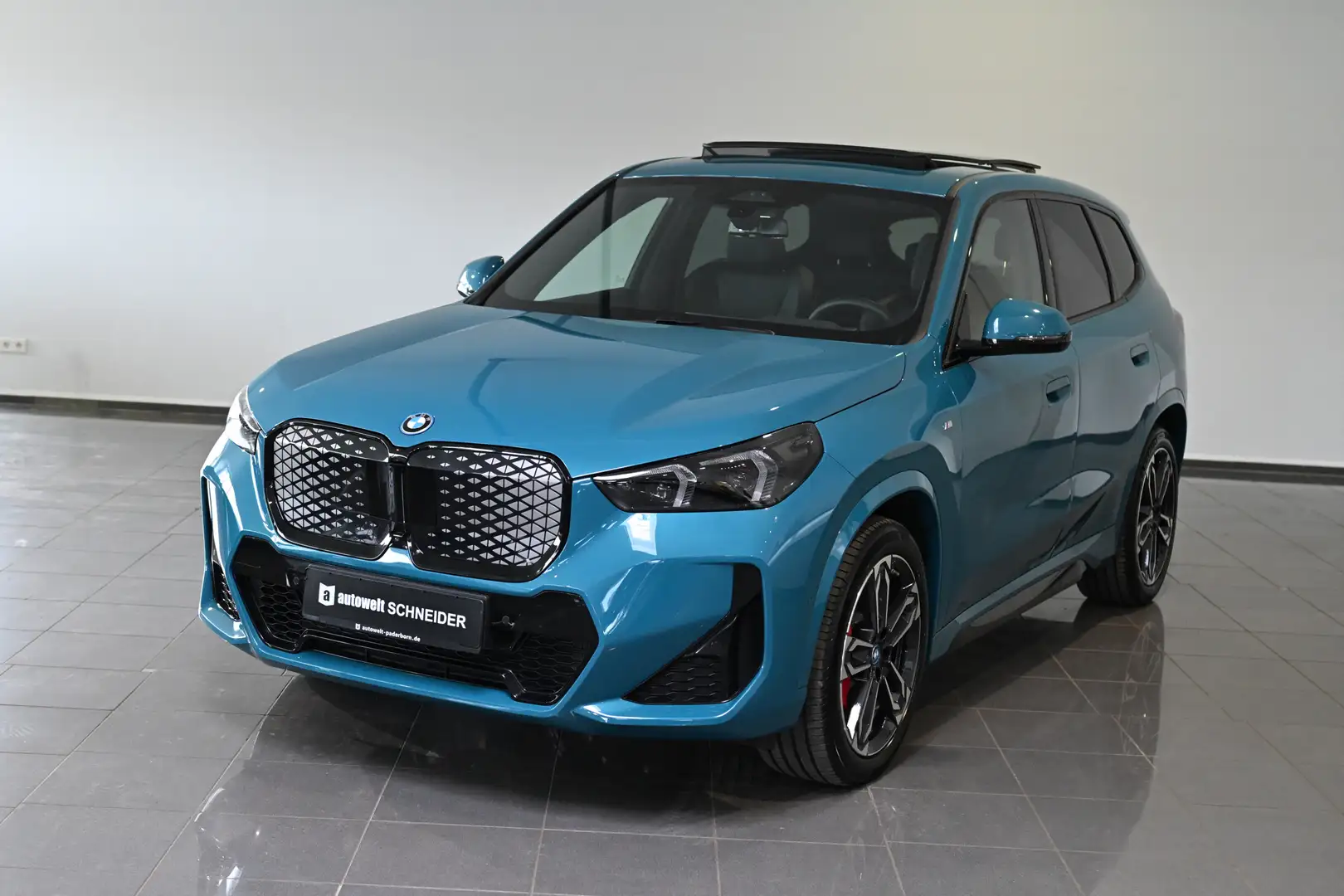 BMW X1 30 xDrive M Sport Pro AHK Pano HUD H&K AC-22 Bleu - 1