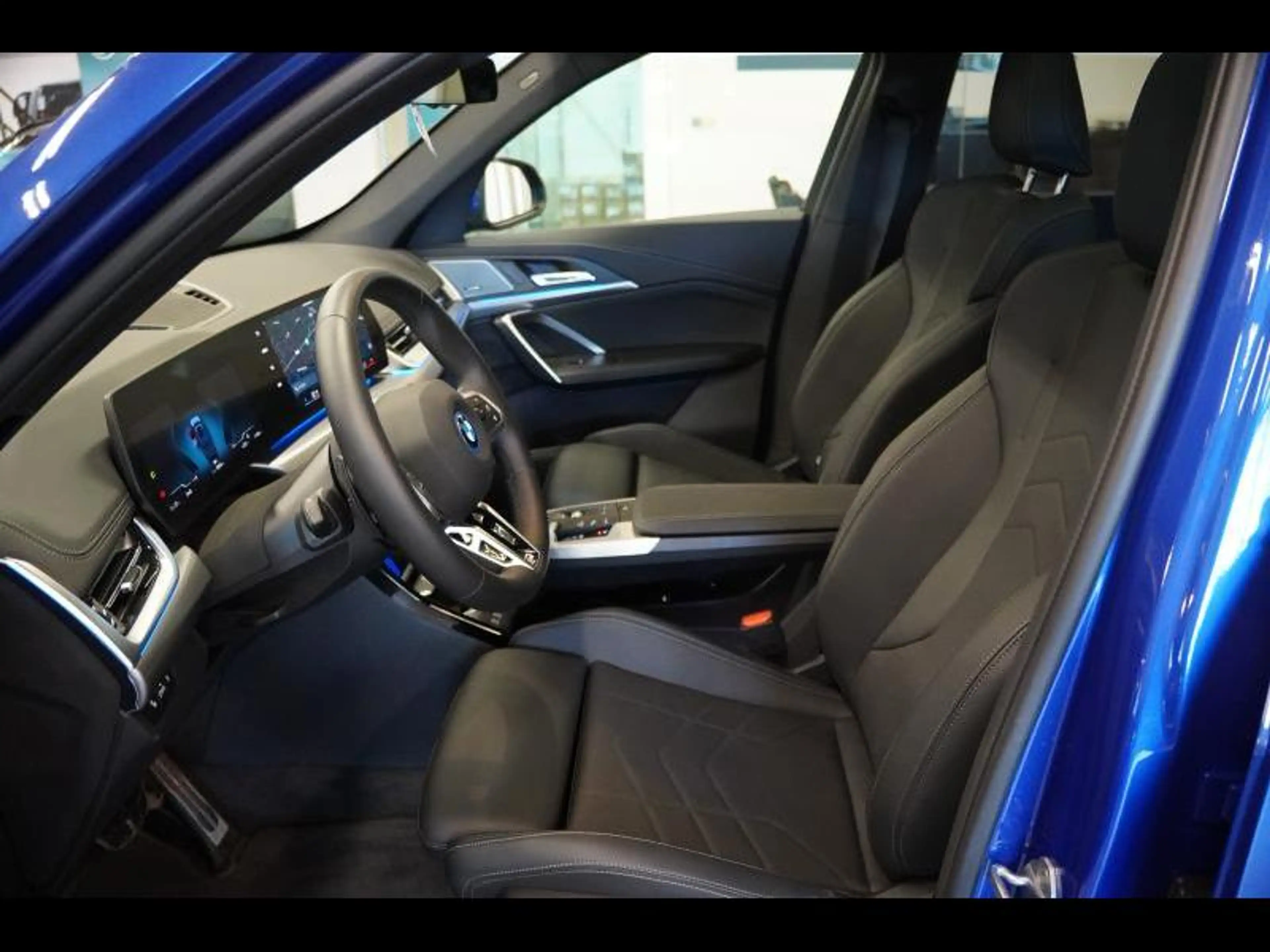 BMW iX1 M PACK PANORAMADAK ADAP. CRUISE HARMANKARDON CAMER — photo 9