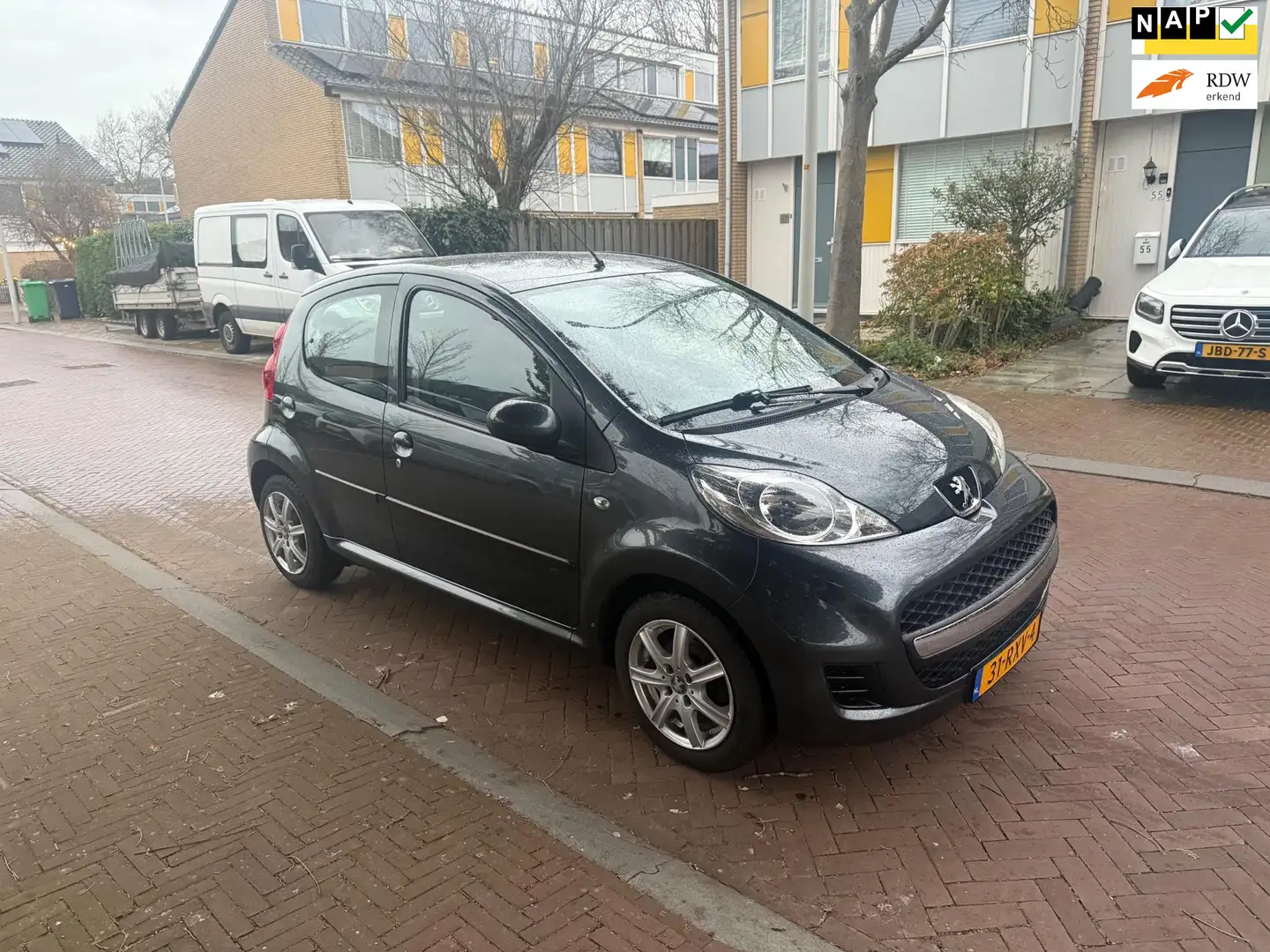 Peugeot 107 Airco / 68.000 NAP/ 5 deurs / leuke auto Grigio - 1