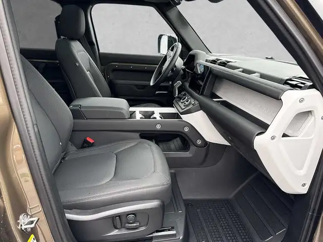Land Rover Defender view 3
