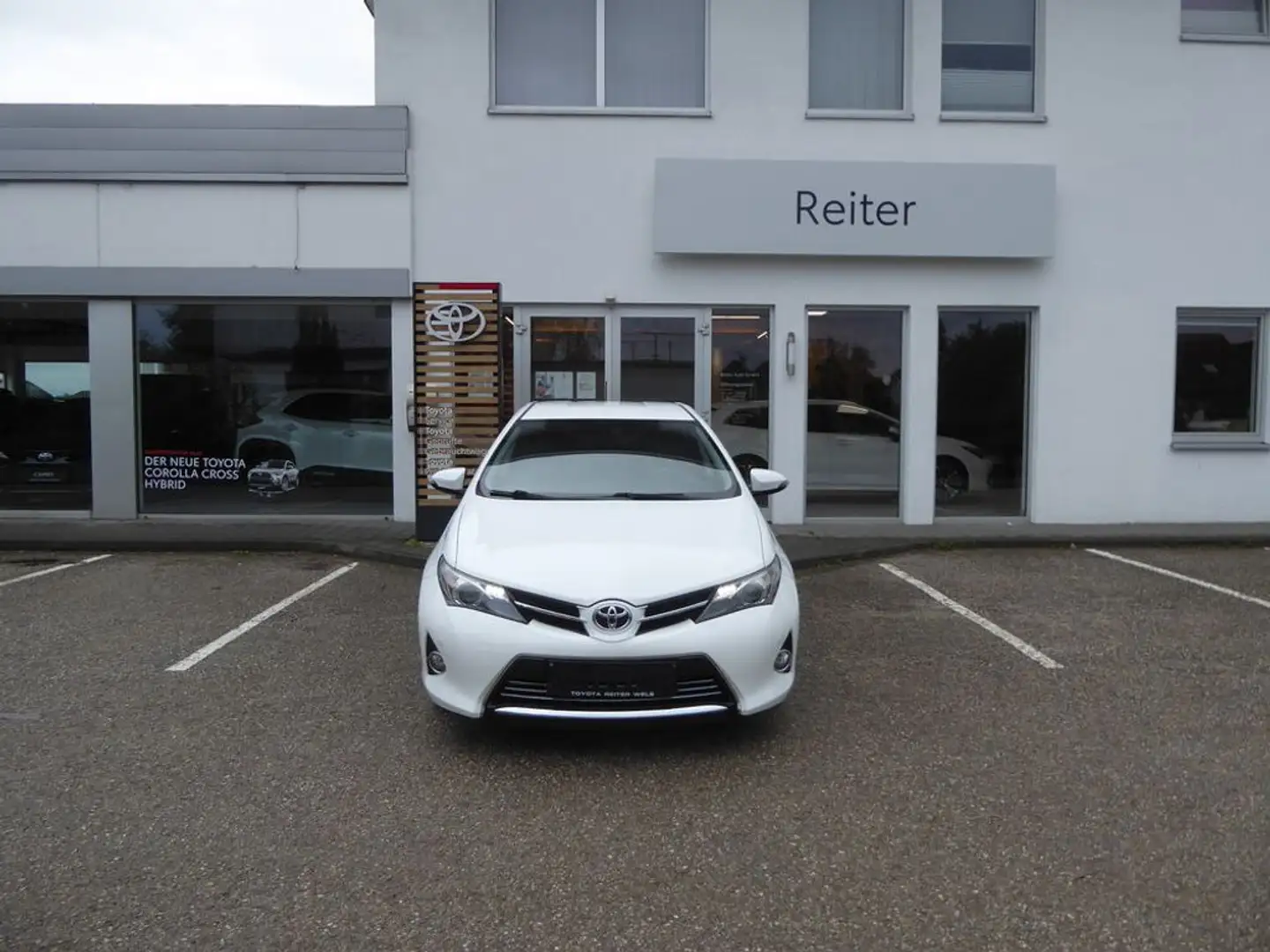 Toyota Auris 1,6 Valvematic Active Weiß - 1
