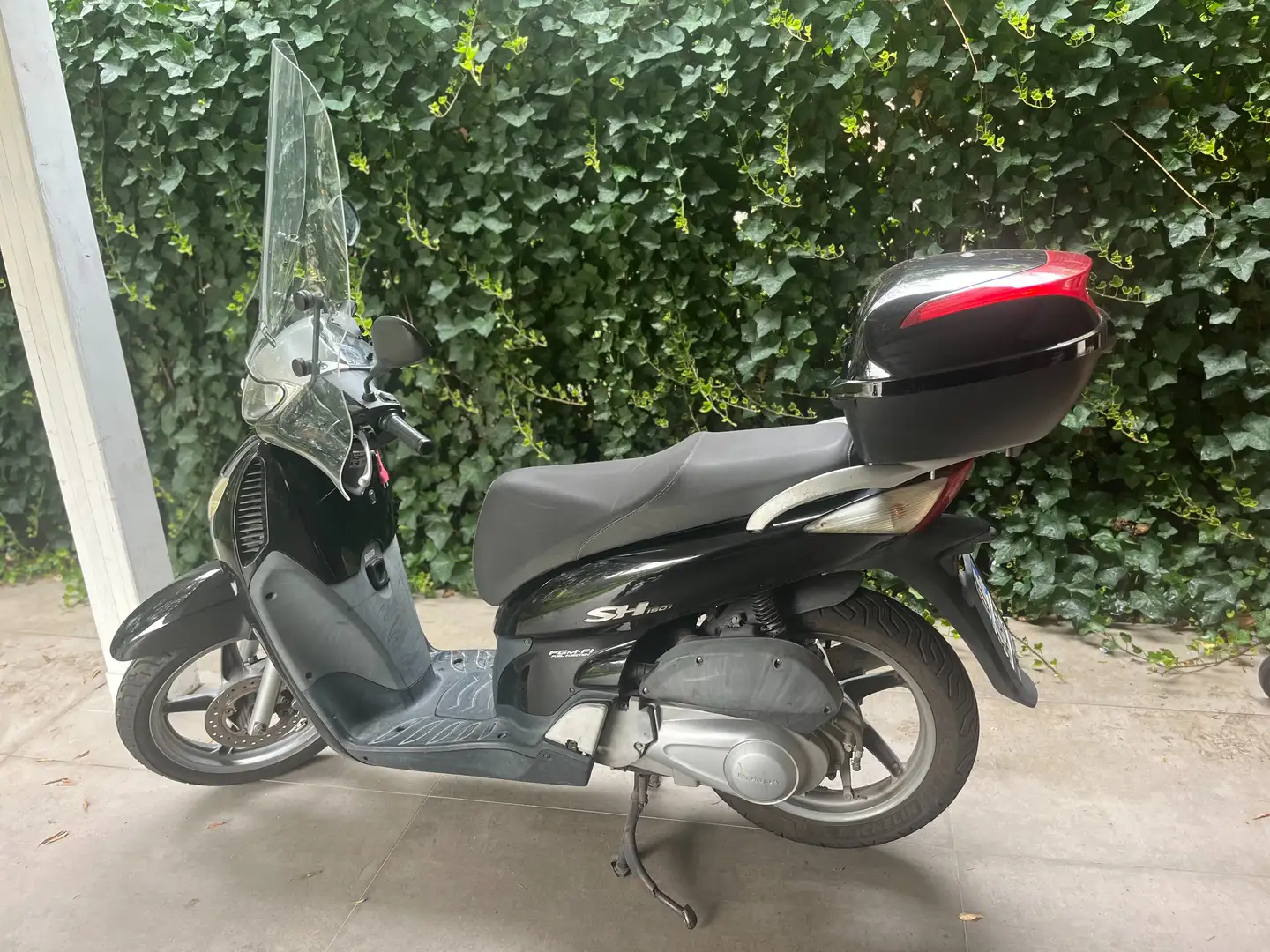 Honda SH 150i Fekete - 1